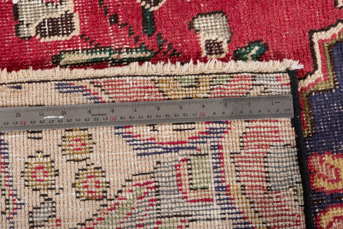 Vintage Pinkish-Red Floral Medallion Area Rug – 7' 4" x 4' 7" (223 x 140 cm)
