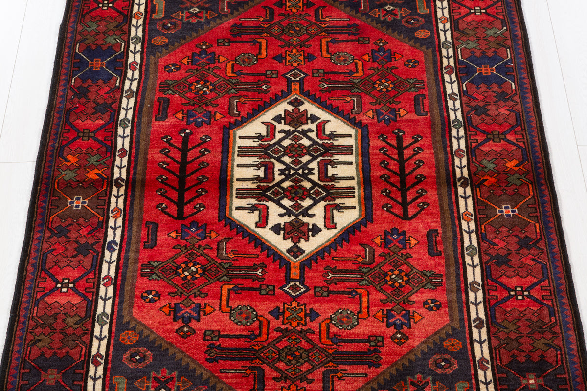 Vintage Coral, Navy Blue Central Medallion Area Rug – 6' 3" x 4' 2" (191 x 127 cm)