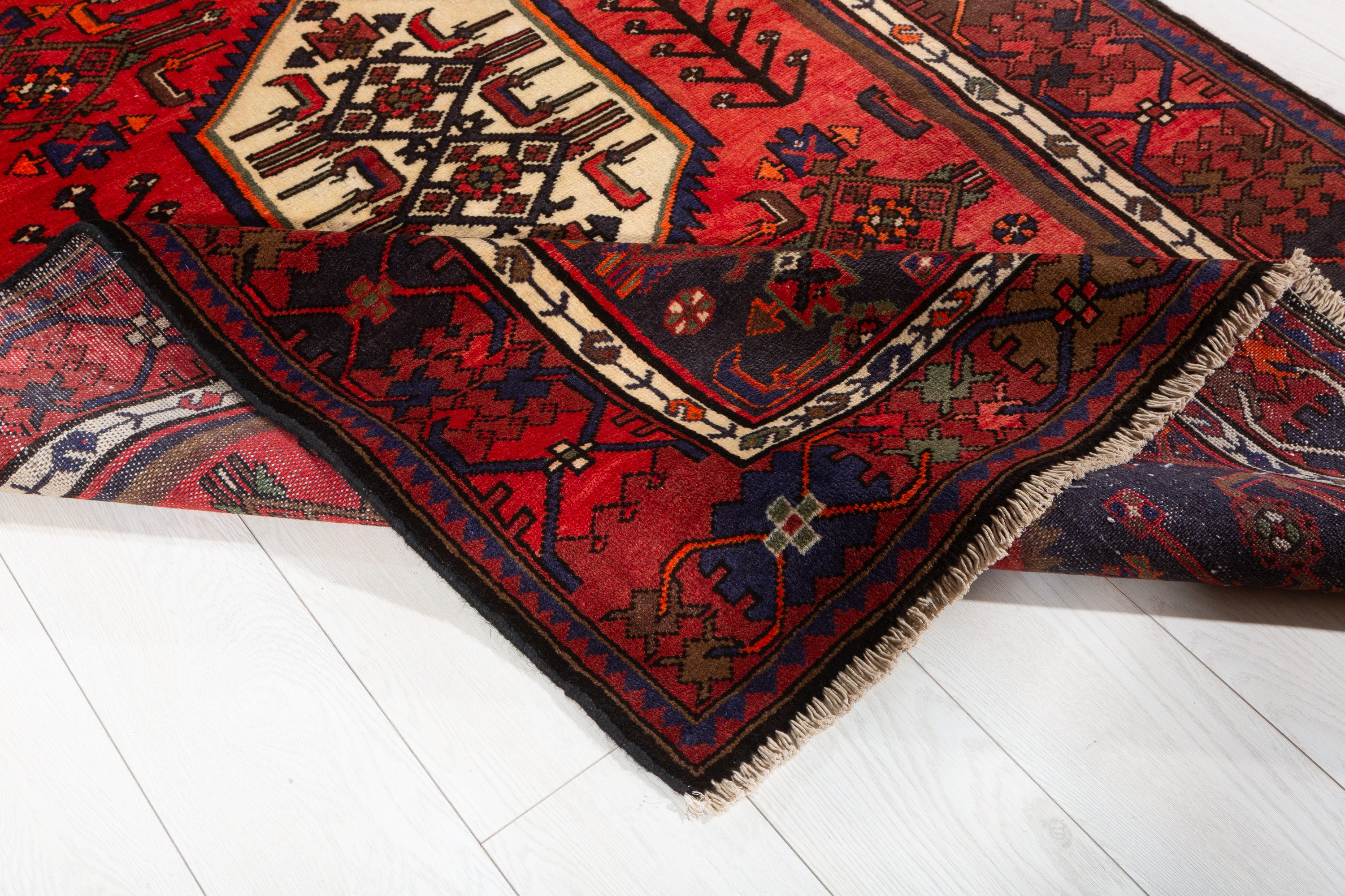Vintage Coral, Navy Blue Central Medallion Area Rug – 6' 3" x 4' 2" (191 x 127 cm)