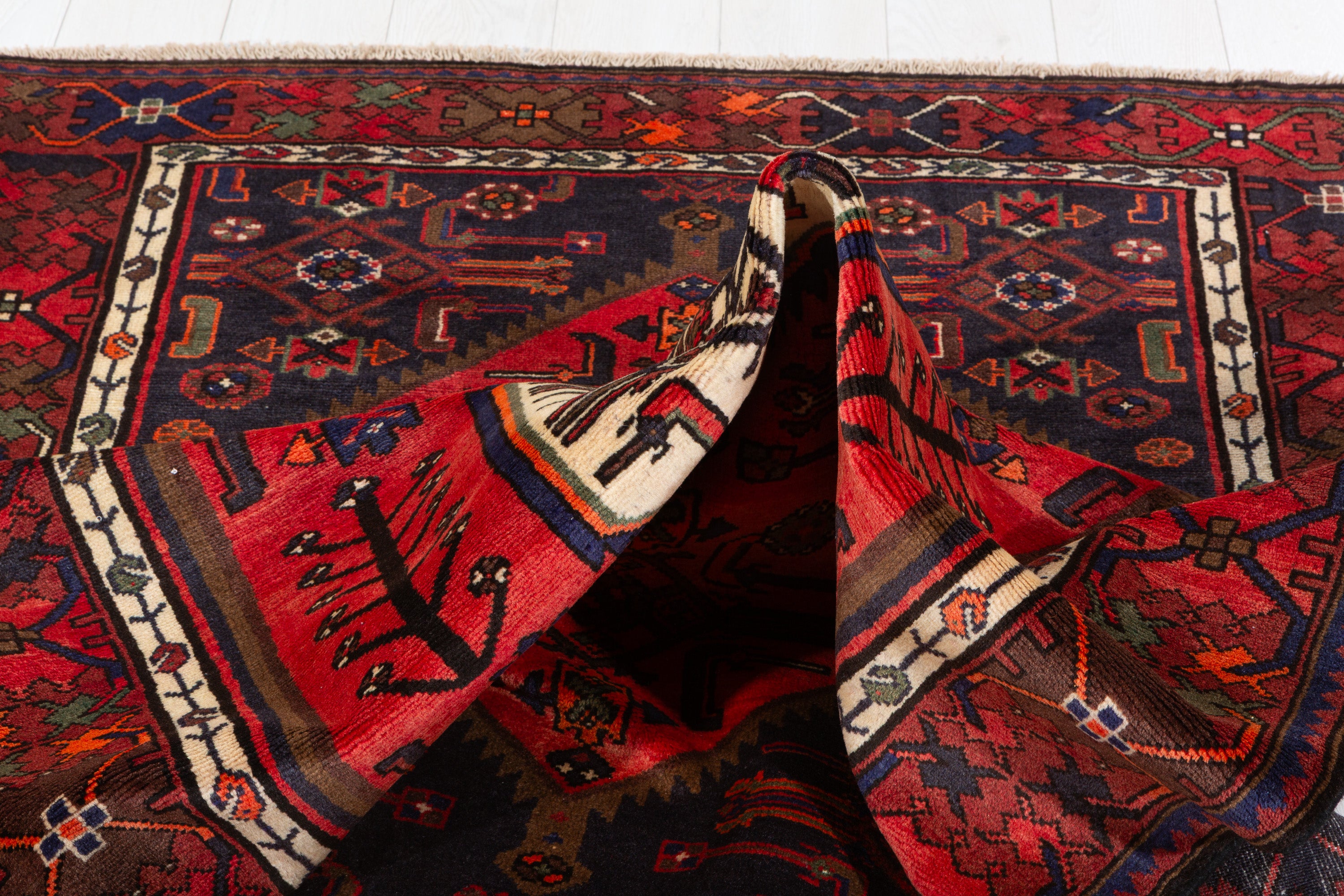 Vintage Coral, Navy Blue Central Medallion Area Rug – 6' 3" x 4' 2" (191 x 127 cm)