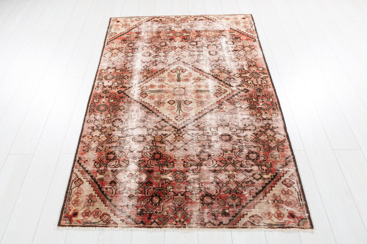 Vintage Faded Red, Beige Distressed Medallion Area Rug – 5' 9" x 3' 10" (175 x 117 cm)