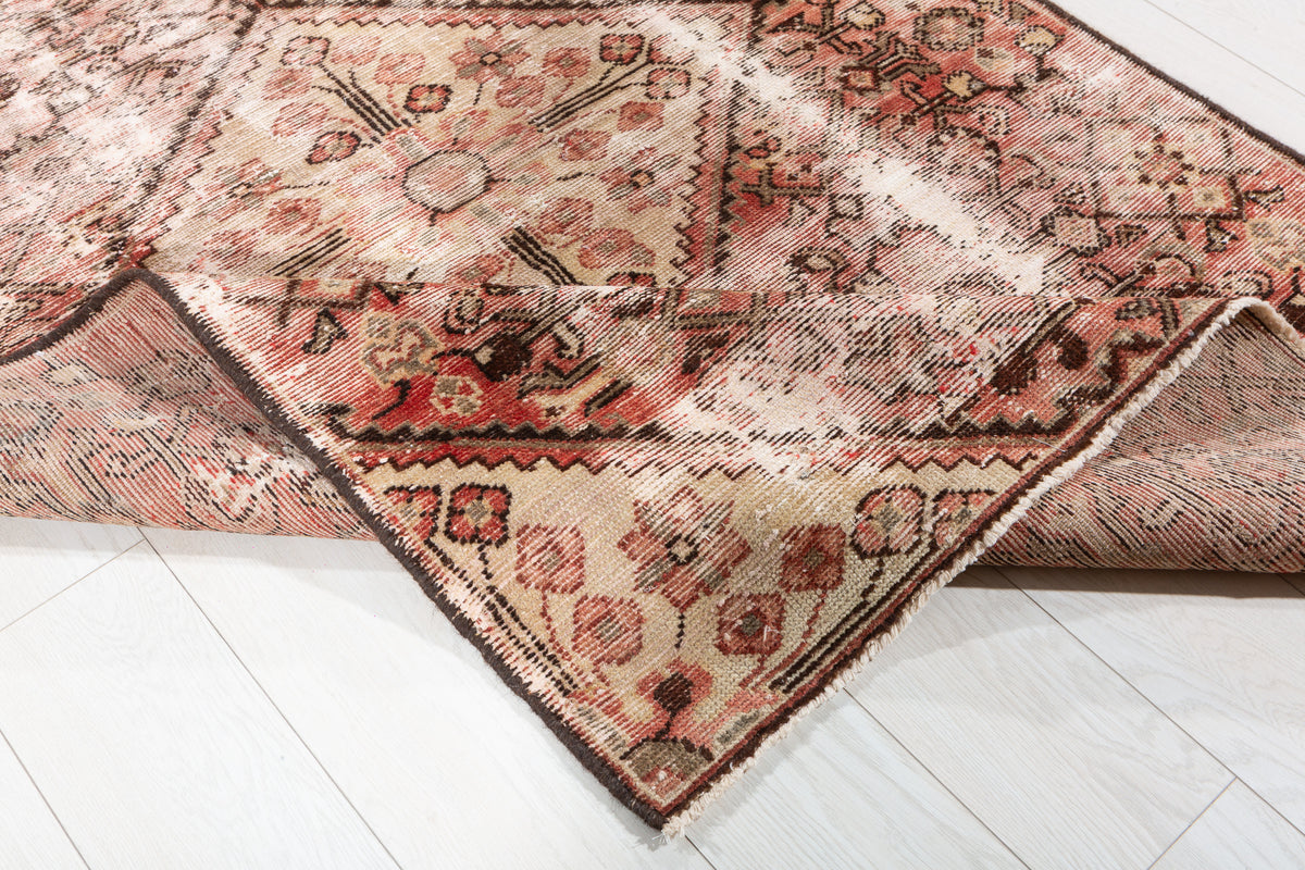 Vintage Faded Red, Beige Distressed Medallion Area Rug – 5' 9" x 3' 10" (175 x 117 cm)