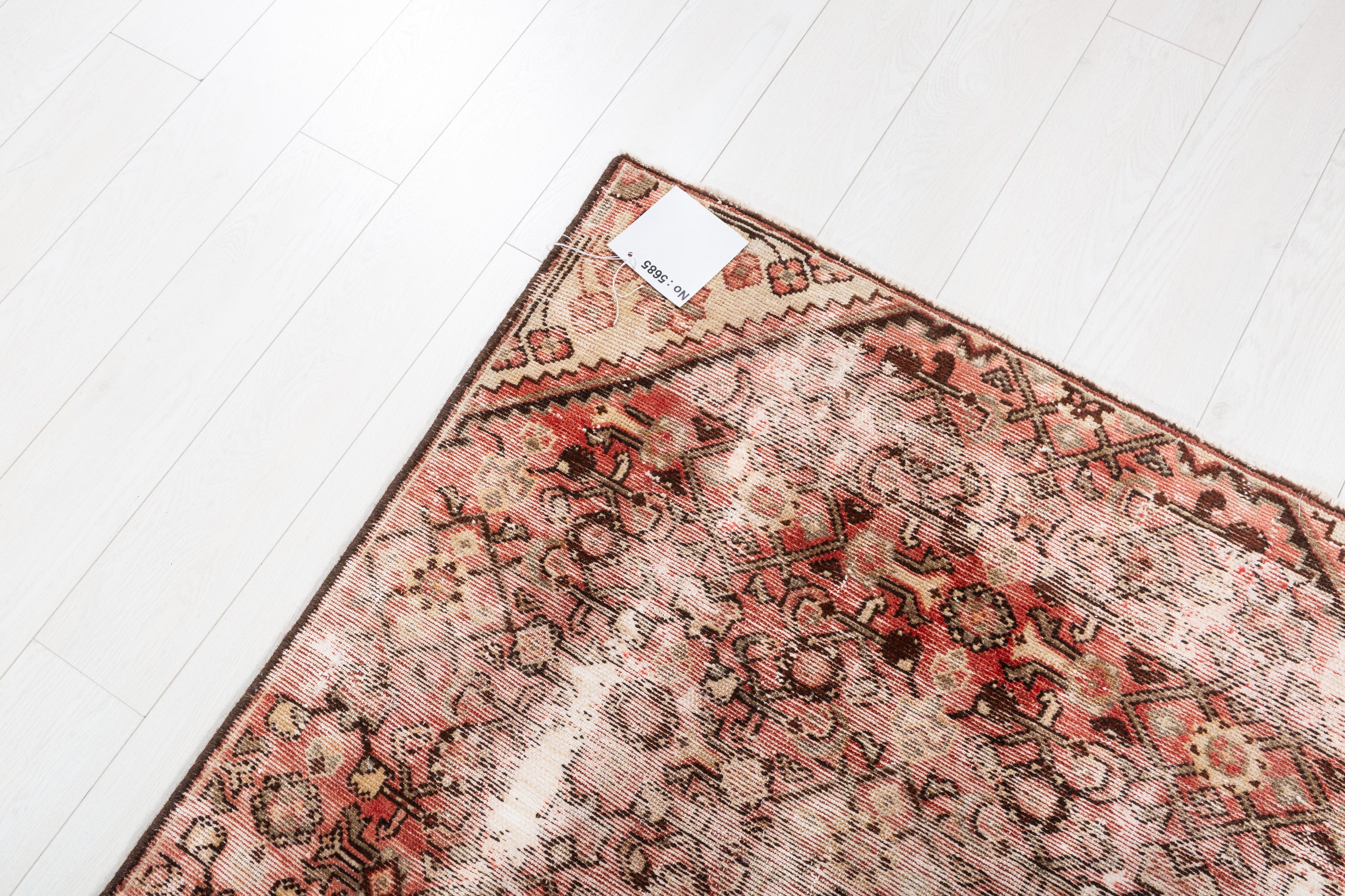 Vintage Faded Red, Beige Distressed Medallion Area Rug – 5' 9" x 3' 10" (175 x 117 cm)