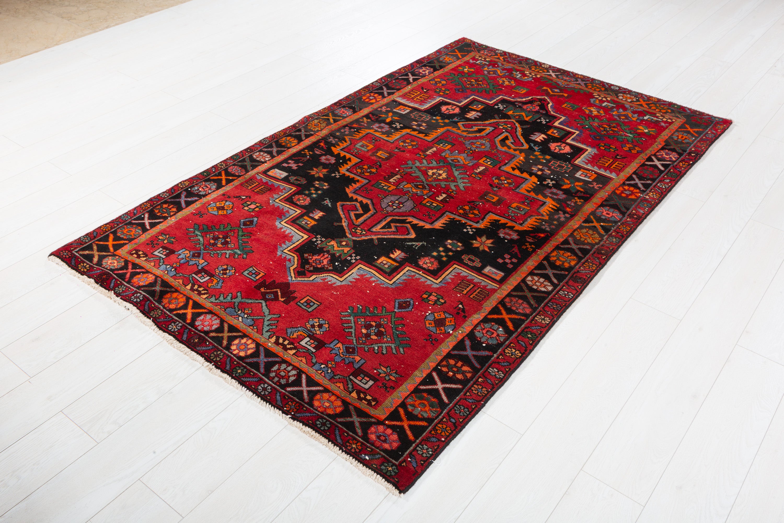 Vintage Red, Black Bold Medallion Area Rug – 7' 0" x 4' 3" (214 x 129 cm)
