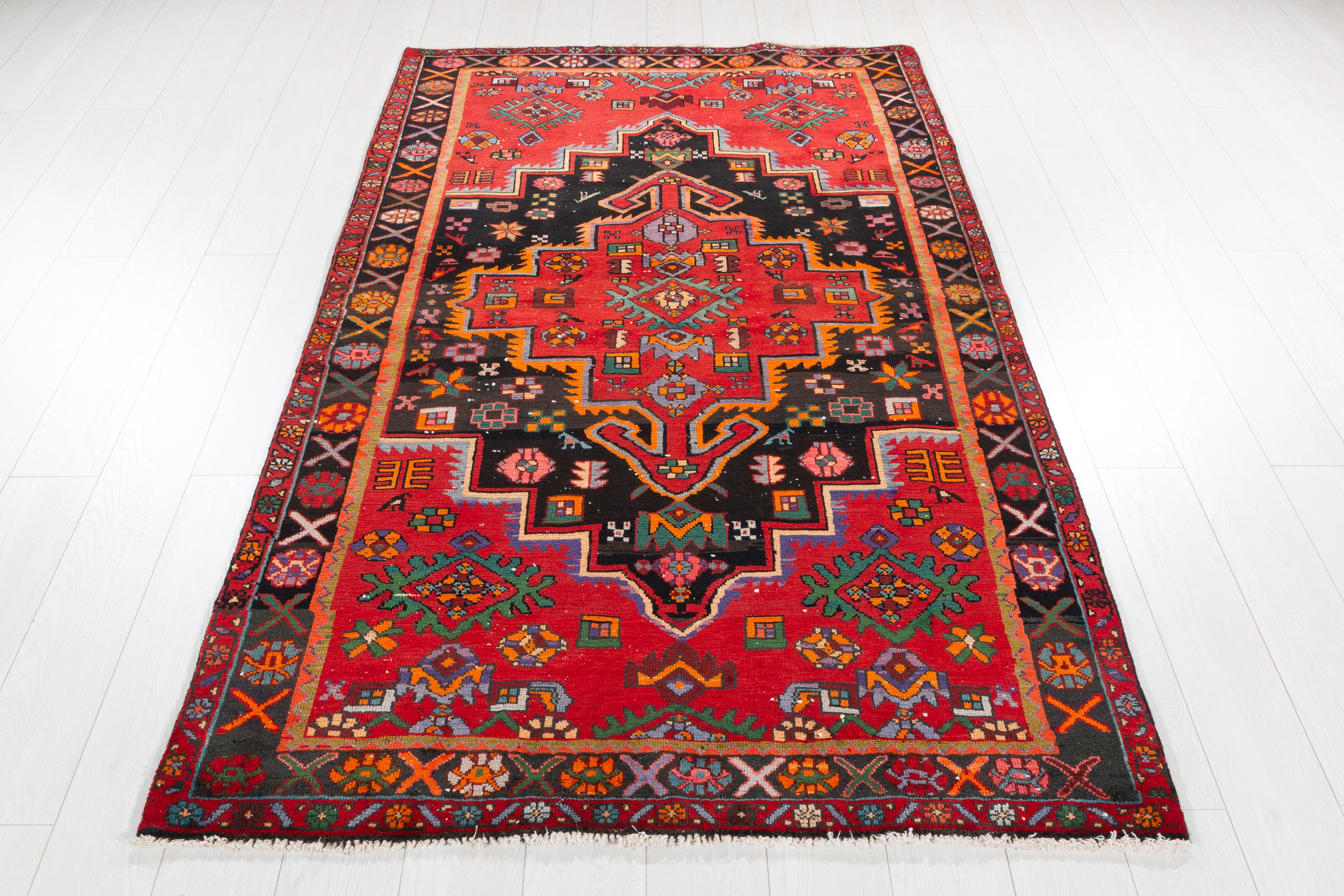 Vintage Red, Black Bold Medallion Area Rug – 7' 0" x 4' 3" (214 x 129 cm)