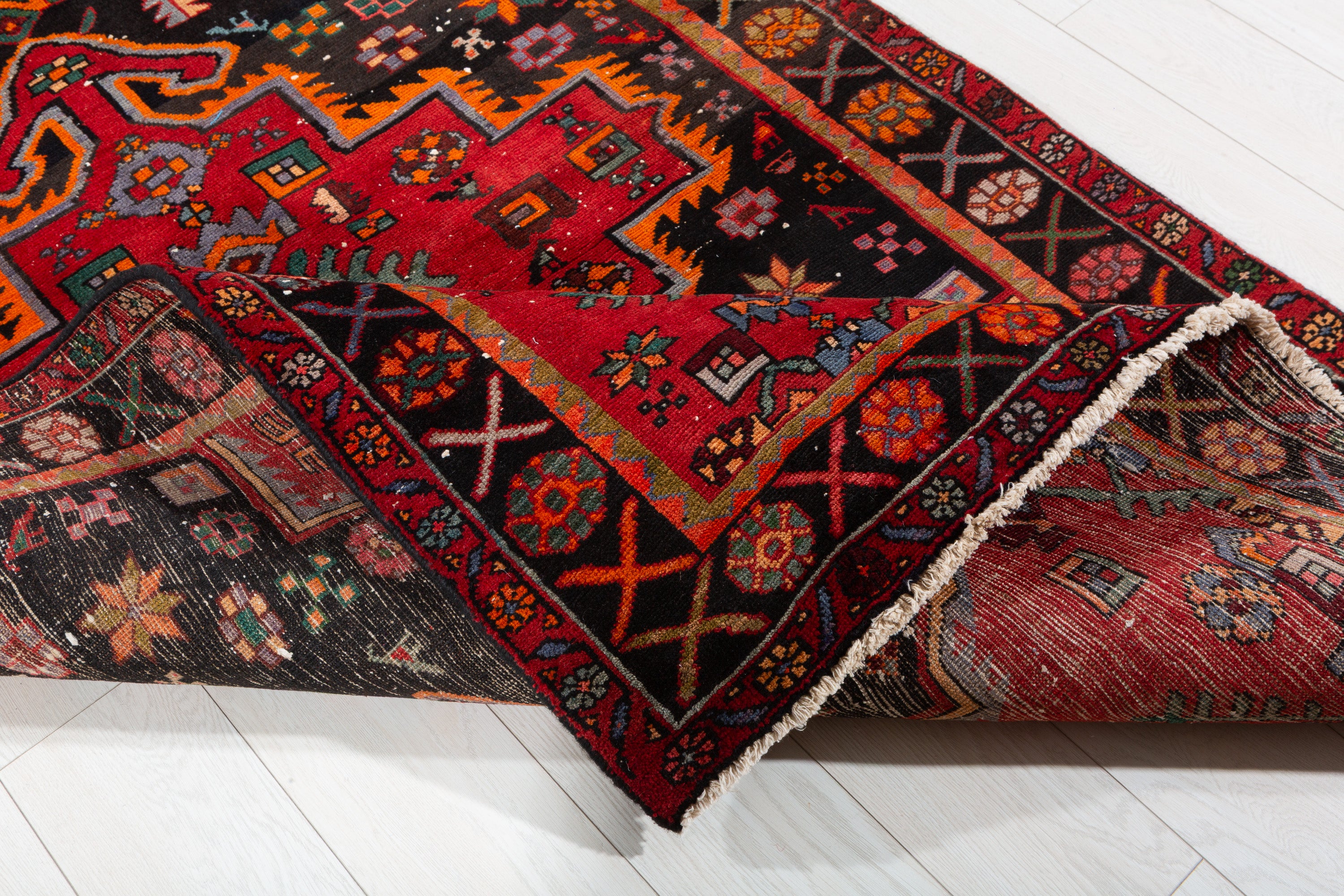 Vintage Red, Black Bold Medallion Area Rug – 7' 0" x 4' 3" (214 x 129 cm)