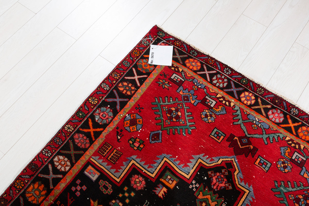 Vintage Red, Black Bold Medallion Area Rug – 7' 0" x 4' 3" (214 x 129 cm)