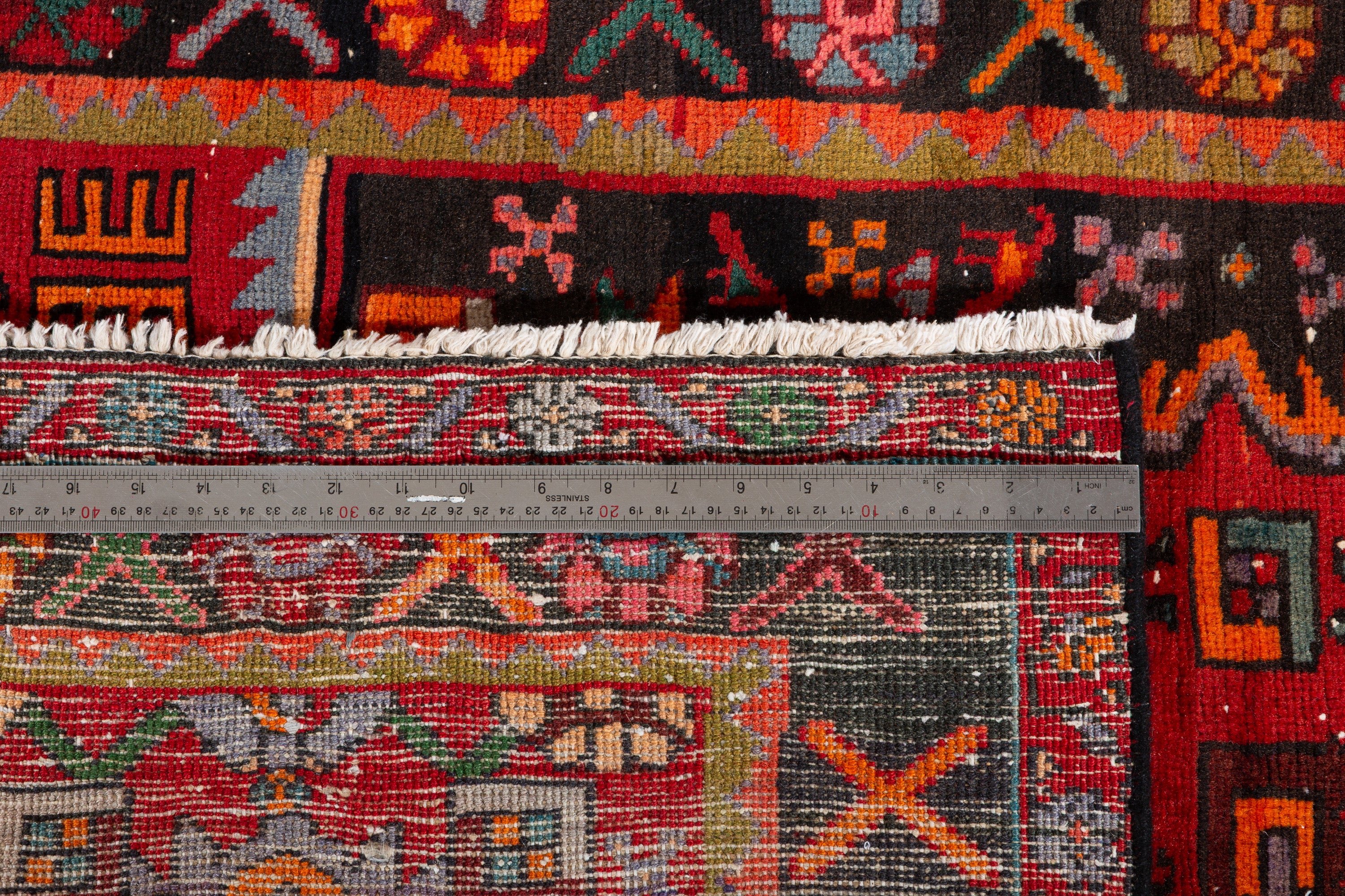 Vintage Red, Black Bold Medallion Area Rug – 7' 0" x 4' 3" (214 x 129 cm)