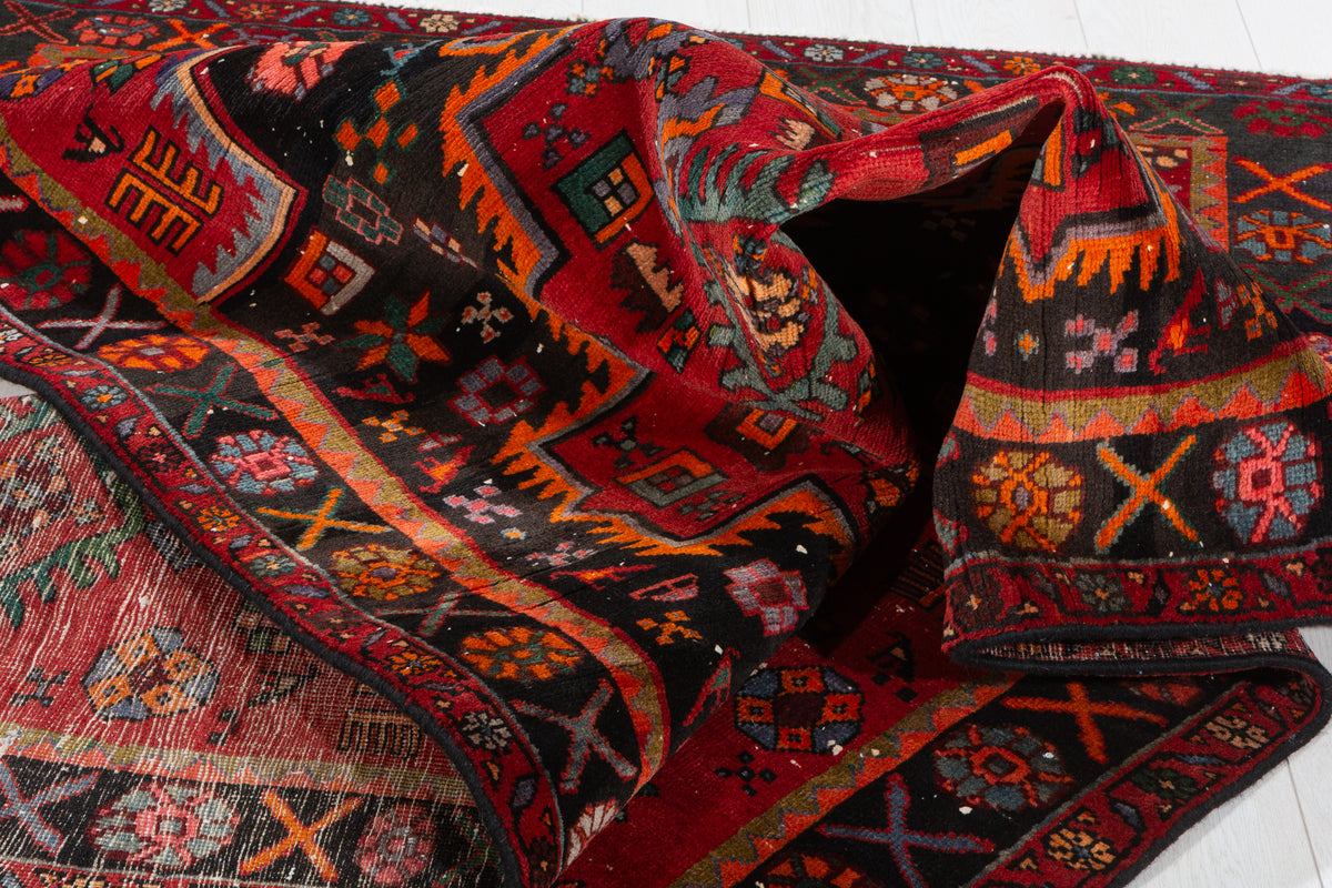 Vintage Red, Black Bold Medallion Area Rug – 7' 0" x 4' 3" (214 x 129 cm)