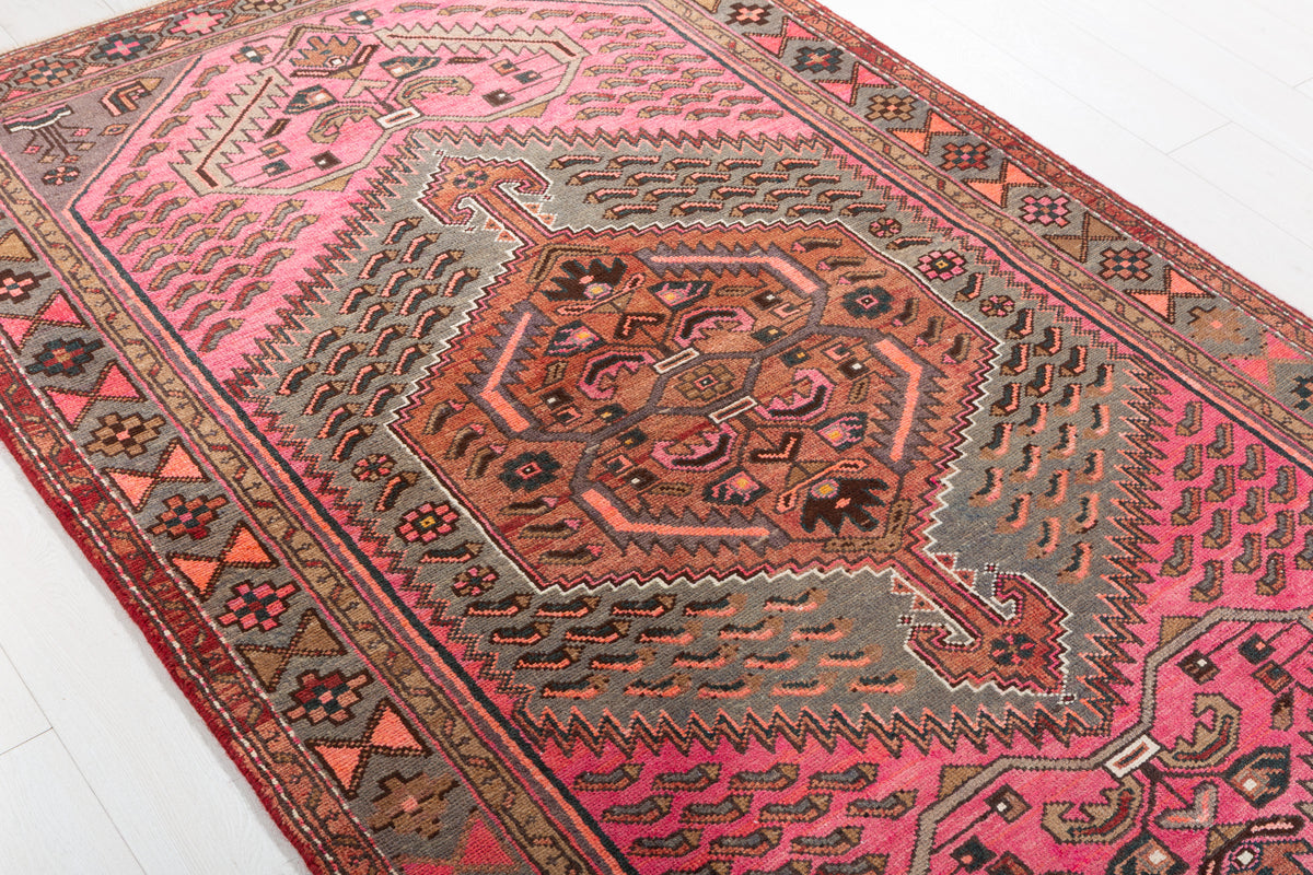 Collectible Vintage Pink, Grey Central Medallion Area Rug – 6' 10" x 4' 5" (209 x 135 cm)