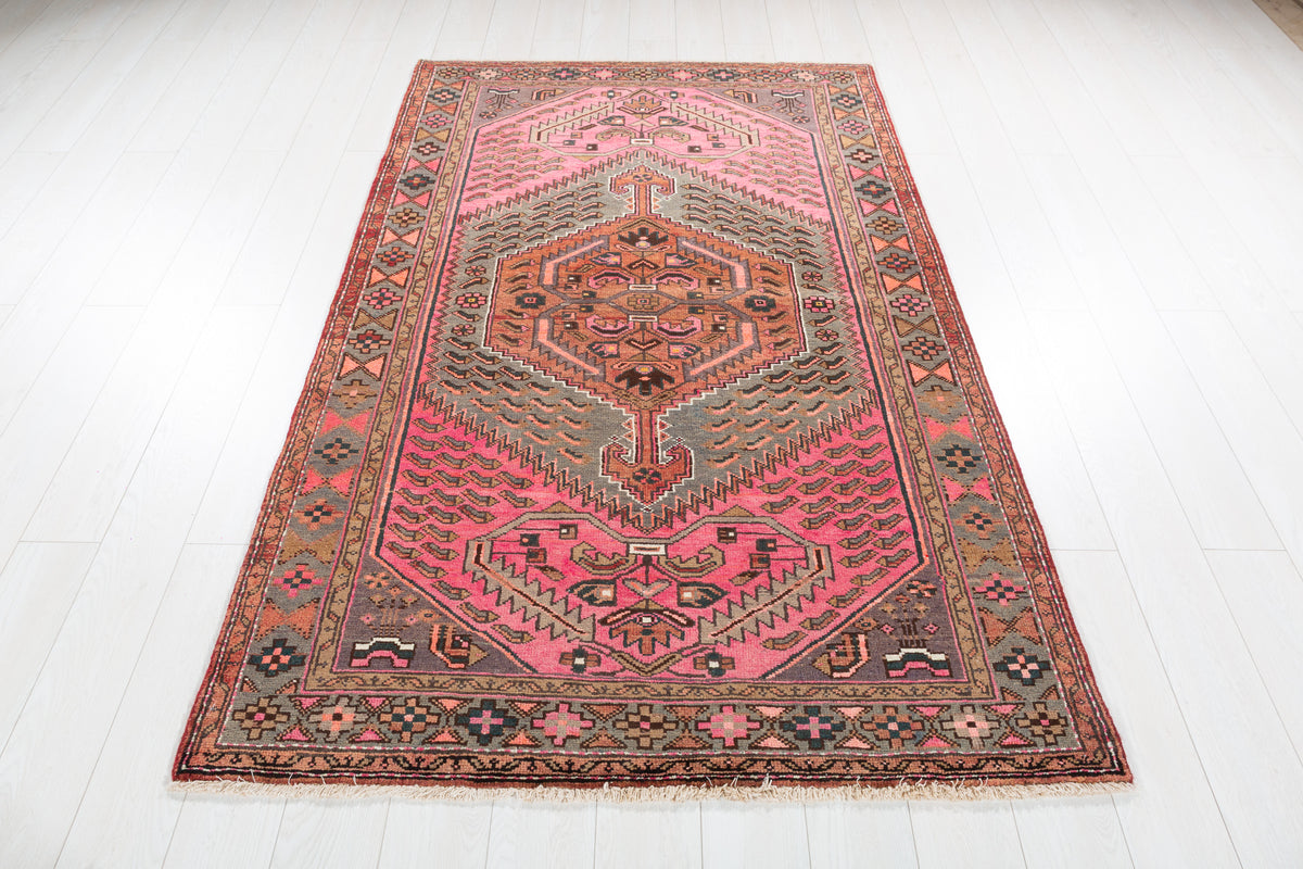 Collectible Vintage Pink, Grey Central Medallion Area Rug – 6' 10" x 4' 5" (209 x 135 cm)