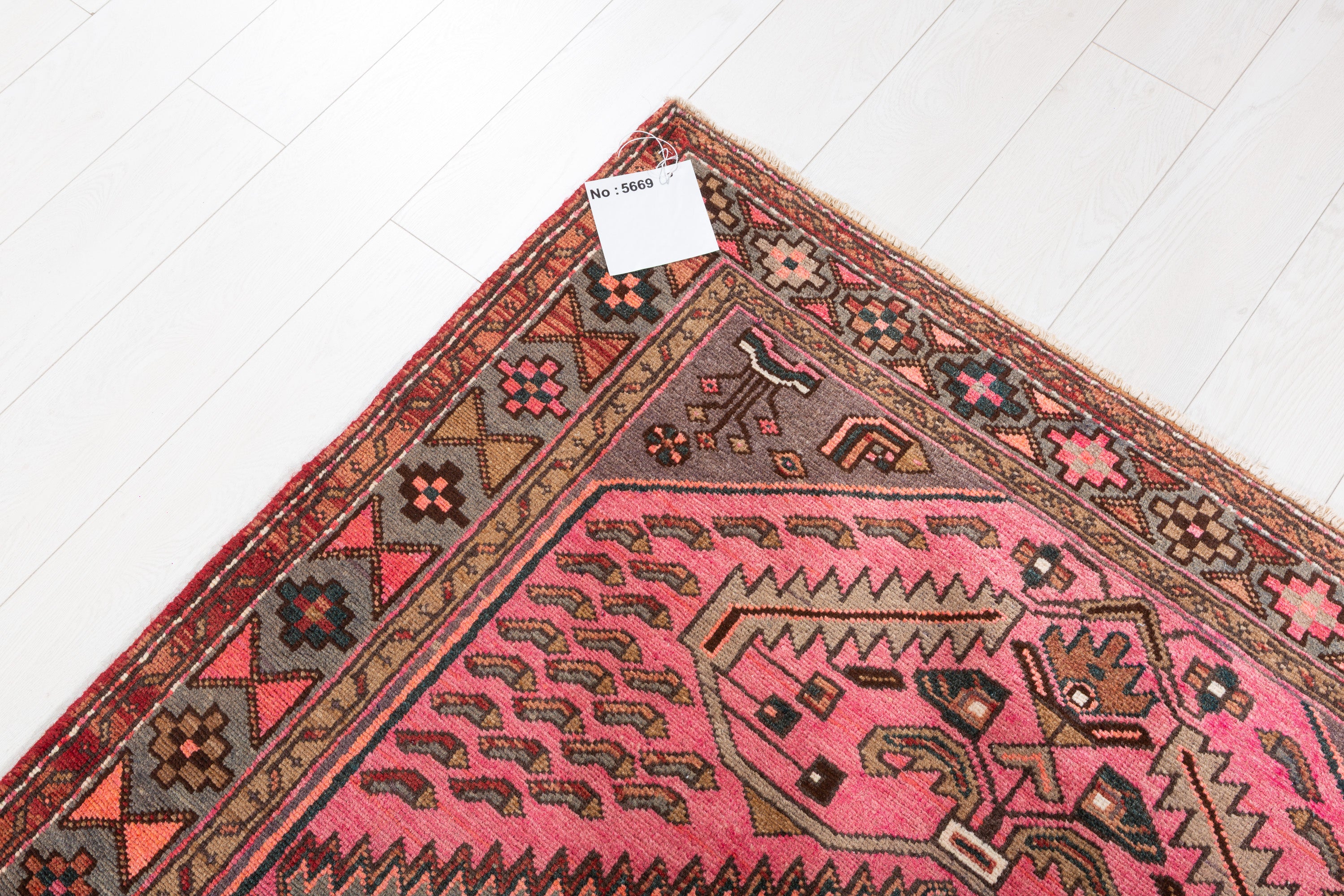 Collectible Vintage Pink, Grey Central Medallion Area Rug – 6' 10" x 4' 5" (209 x 135 cm)