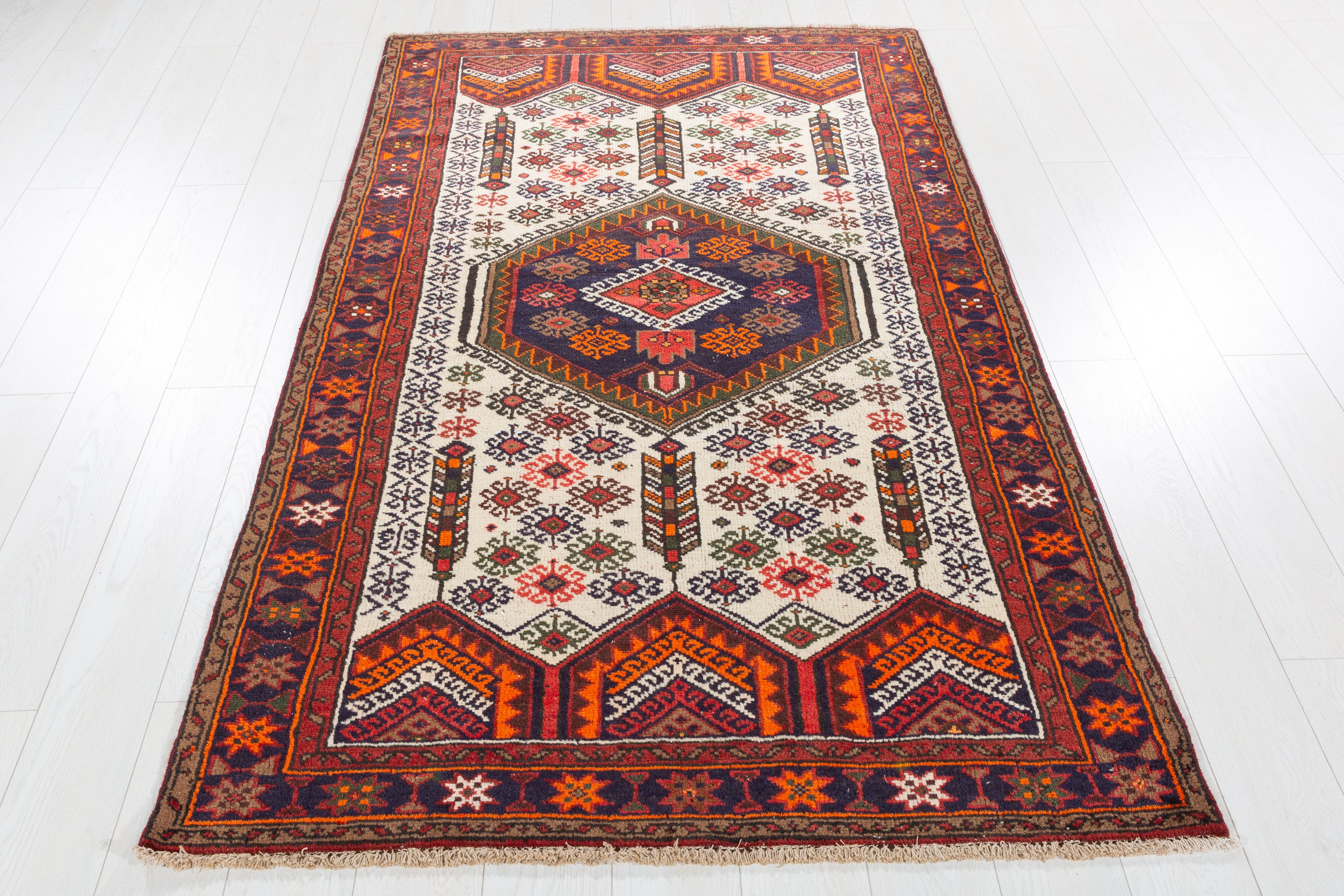 Vintage Beige, Red Ivory Field Medallion Area Rug – 6' 9" x 4' 1" (206 x 125 cm)