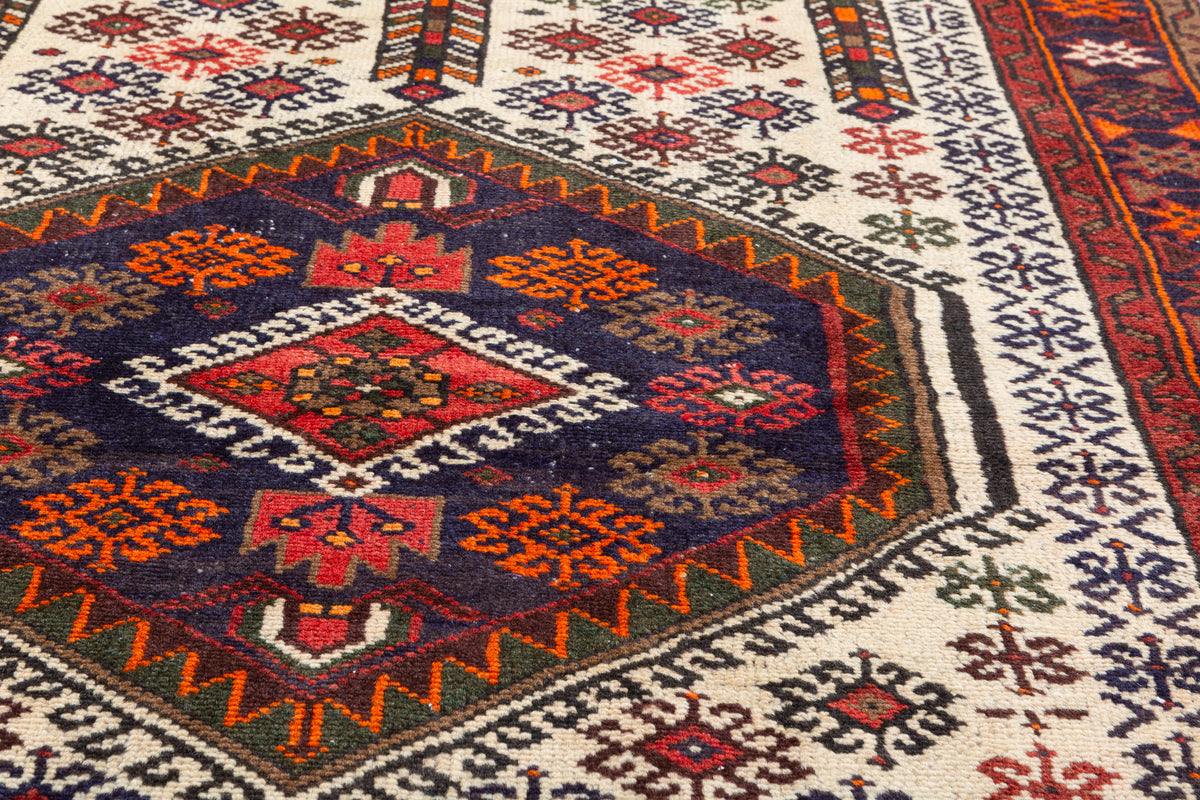 Vintage Beige, Red Ivory Field Medallion Area Rug – 6' 9" x 4' 1" (206 x 125 cm)