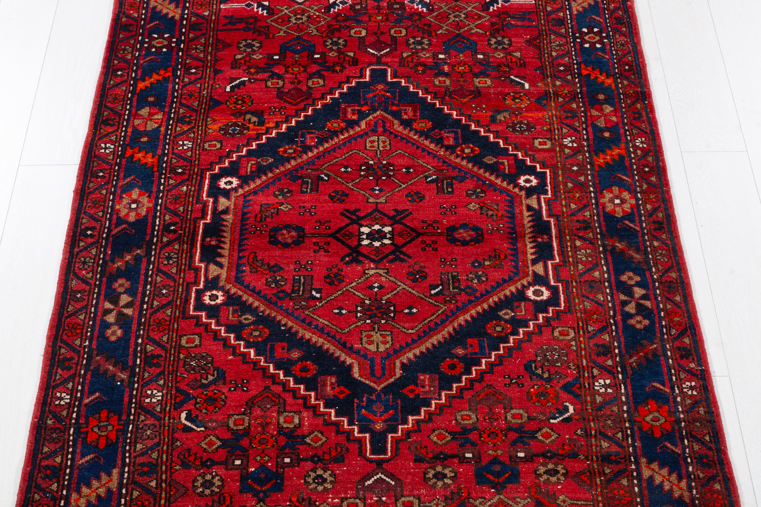 Vintage Red, Navy Blue Central Medallion Area Rug – 7' 3" x 4' 2" (221 x 128 cm)