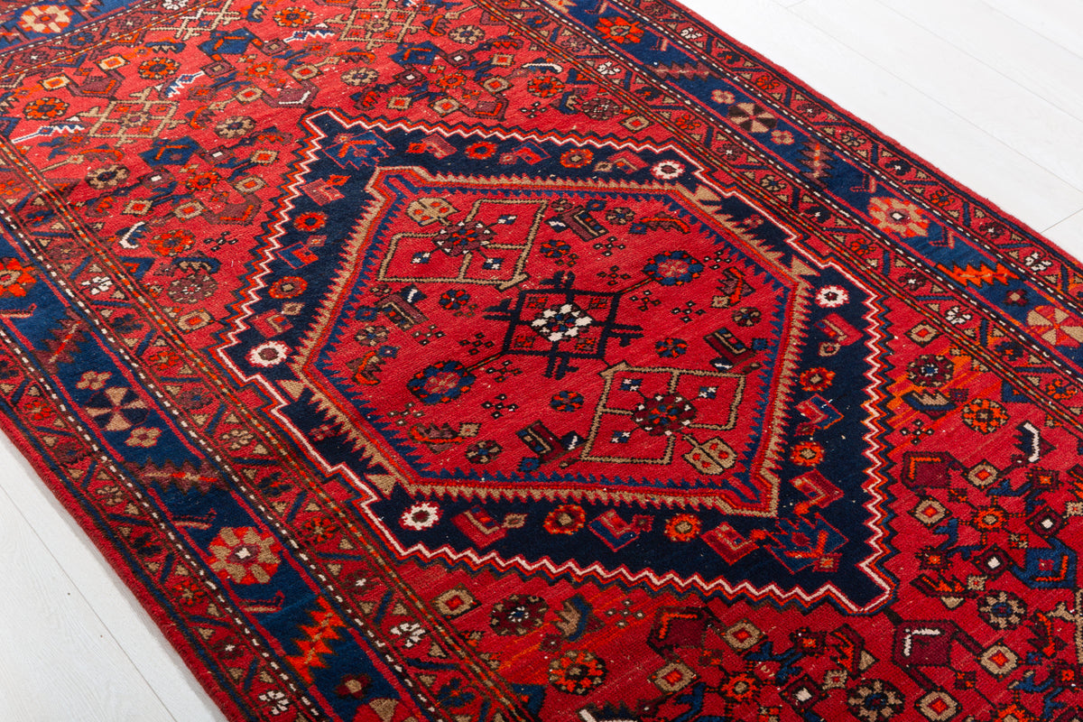 Vintage Red, Navy Blue Central Medallion Area Rug – 7' 3" x 4' 2" (221 x 128 cm)