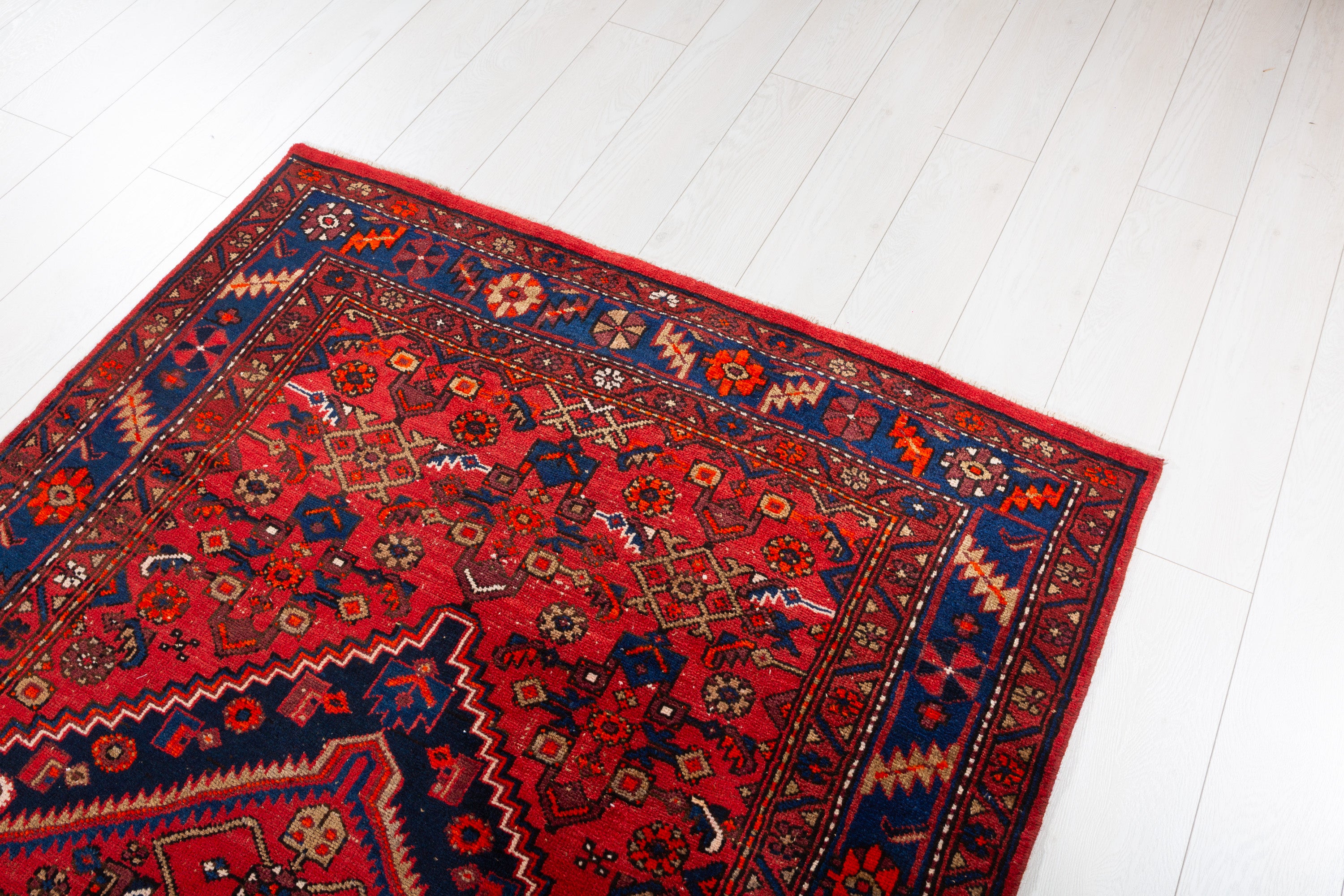 Vintage Red, Navy Blue Central Medallion Area Rug – 7' 3" x 4' 2" (221 x 128 cm)