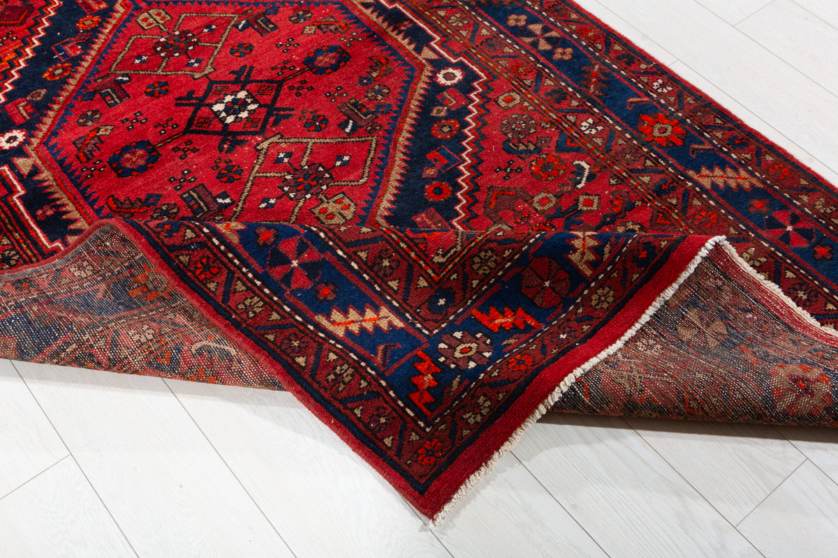 Vintage Red, Navy Blue Central Medallion Area Rug – 7' 3" x 4' 2" (221 x 128 cm)