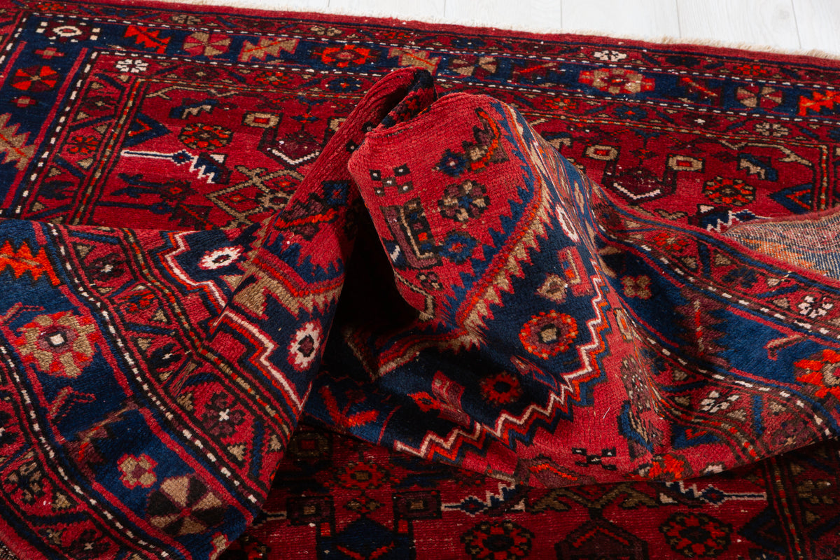 Vintage Red, Navy Blue Central Medallion Area Rug – 7' 3" x 4' 2" (221 x 128 cm)