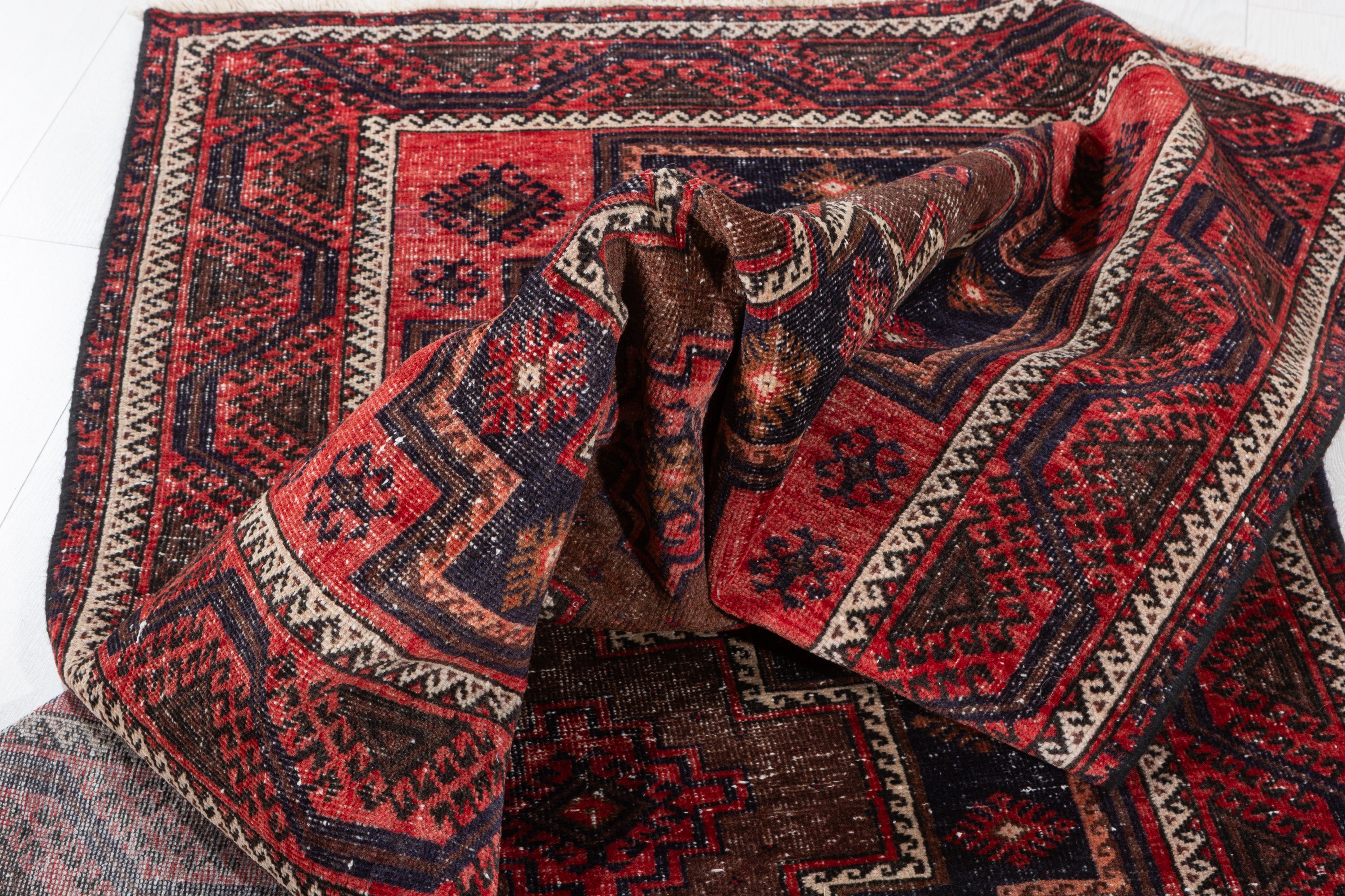 Vintage Navy Blue, Red Stepped Diamond Area Rug – 7' 9" x 3' 11" (236 x 119 cm)
