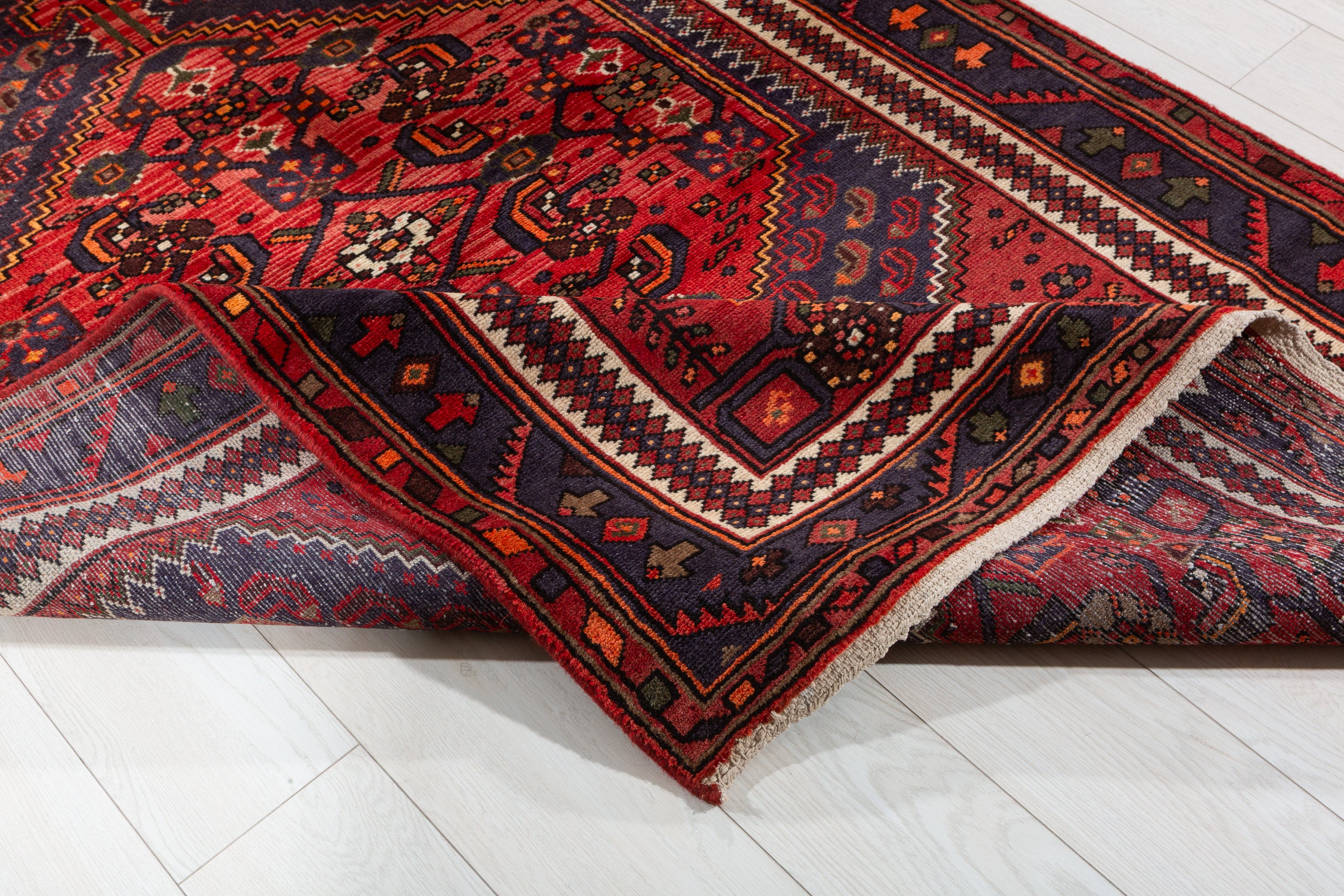 Vintage Red, Blue Central Medallion Area Rug – 6' 7" x 4' 4" (201 x 133 cm)