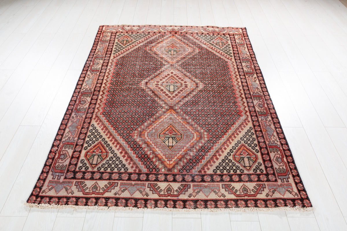 Vintage Faded Soft Coral Triple Diamond Area Rug – 6' 4" x 4' 10" (192 x 148 cm)