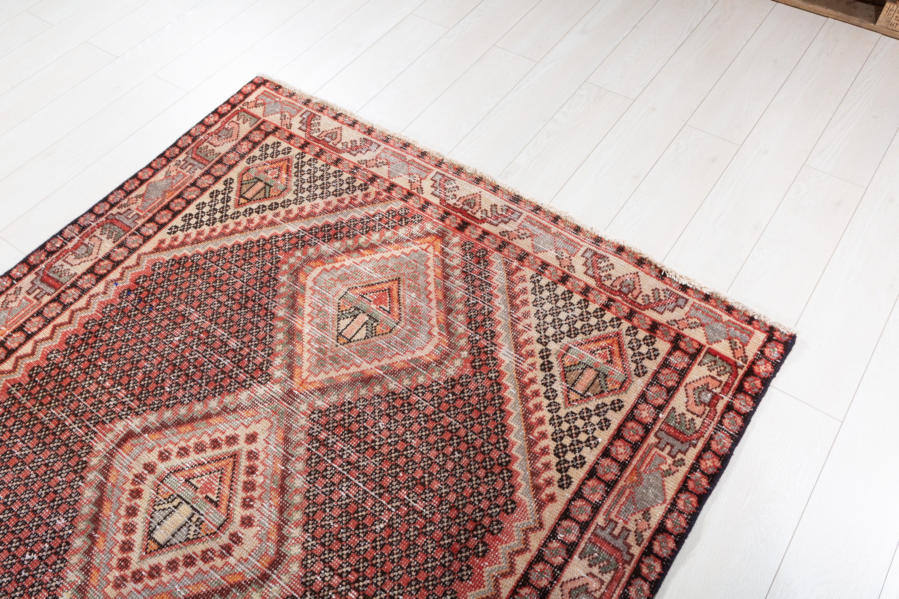 Vintage Faded Soft Coral Triple Diamond Area Rug – 6' 4" x 4' 10" (192 x 148 cm)