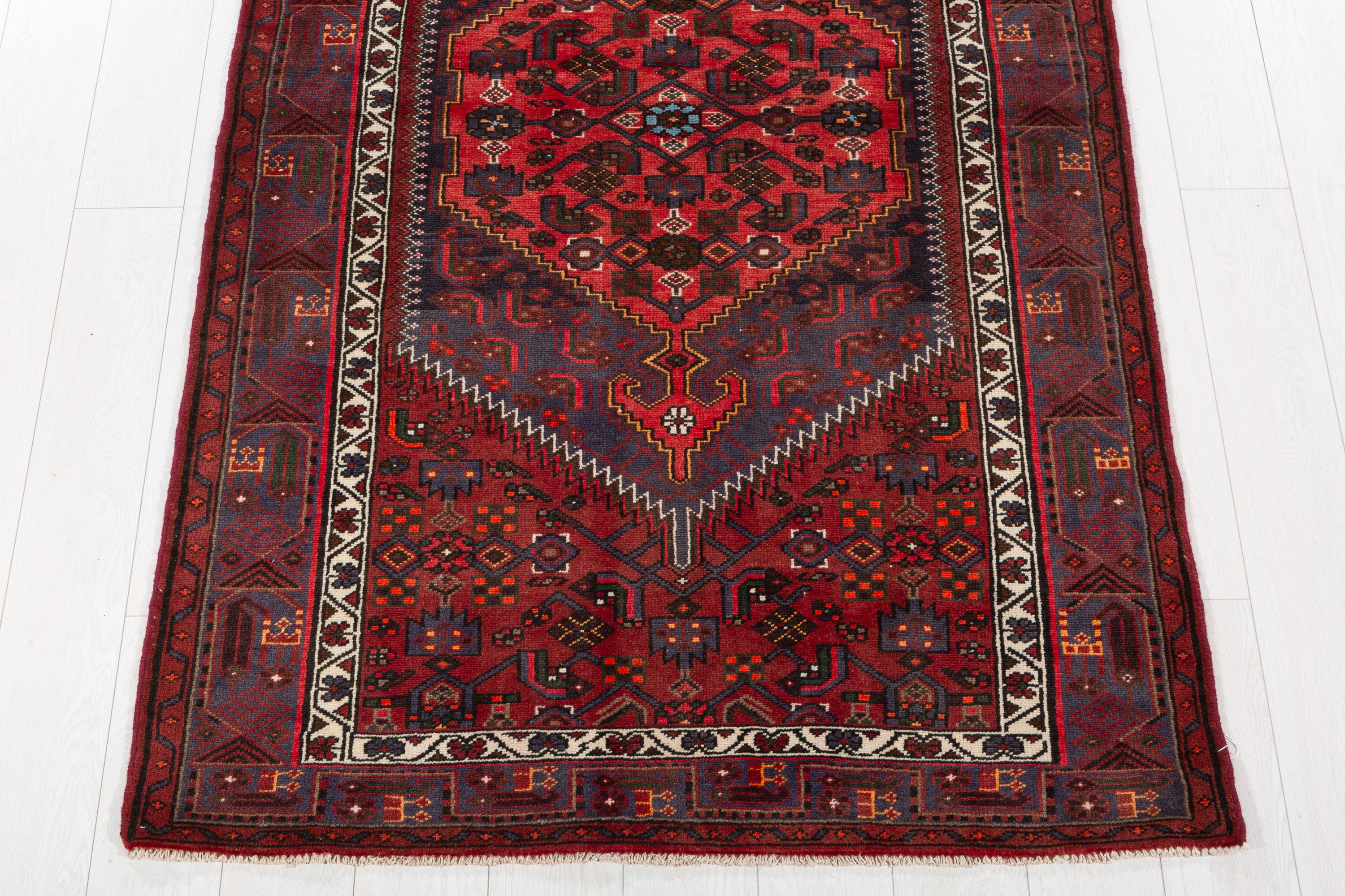 Vintage Rust Red Central Medallion Area Rug – 6' 10" x 4' 0" (209 x 122 cm)