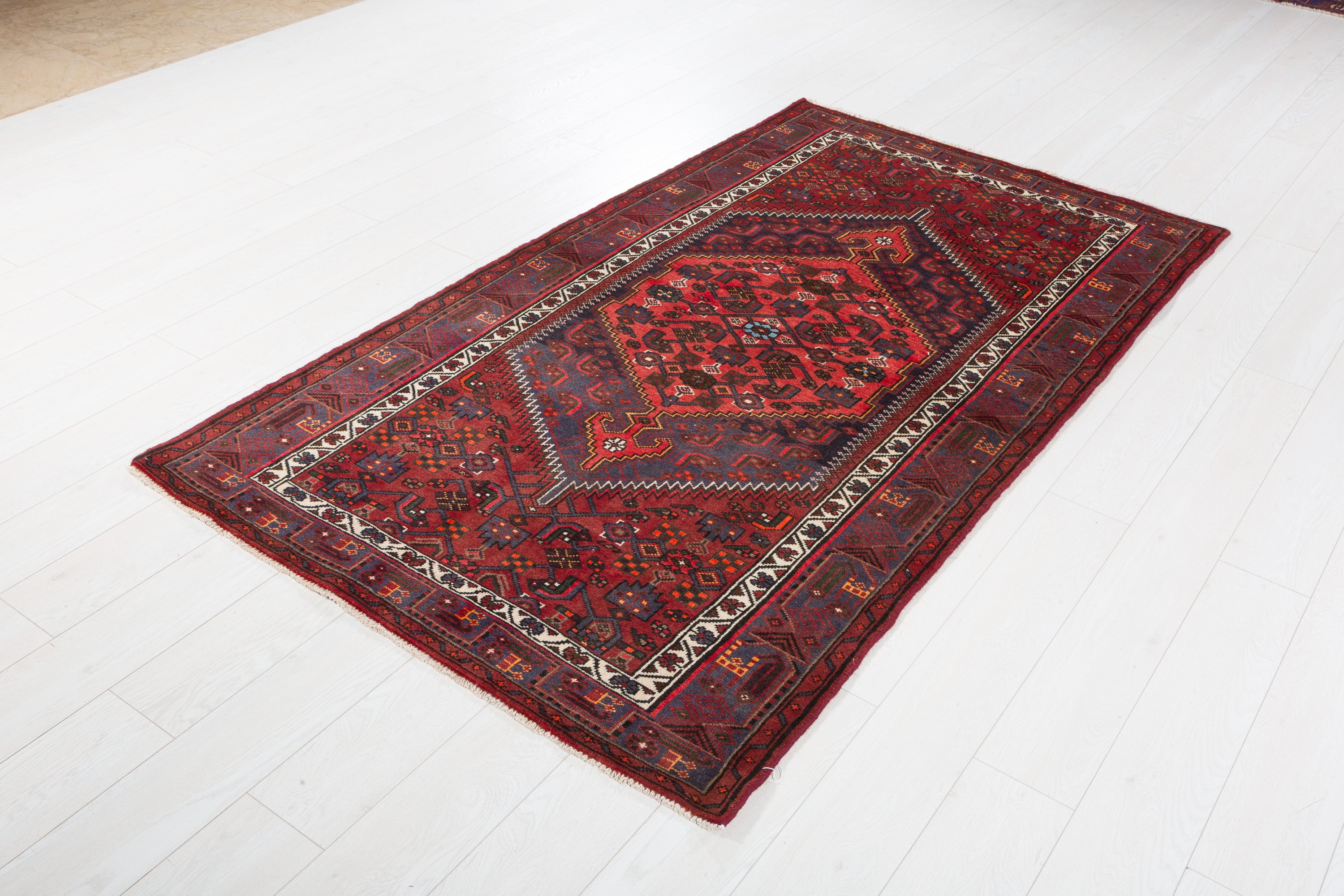 Vintage Rust Red Central Medallion Area Rug – 6' 10" x 4' 0" (209 x 122 cm)