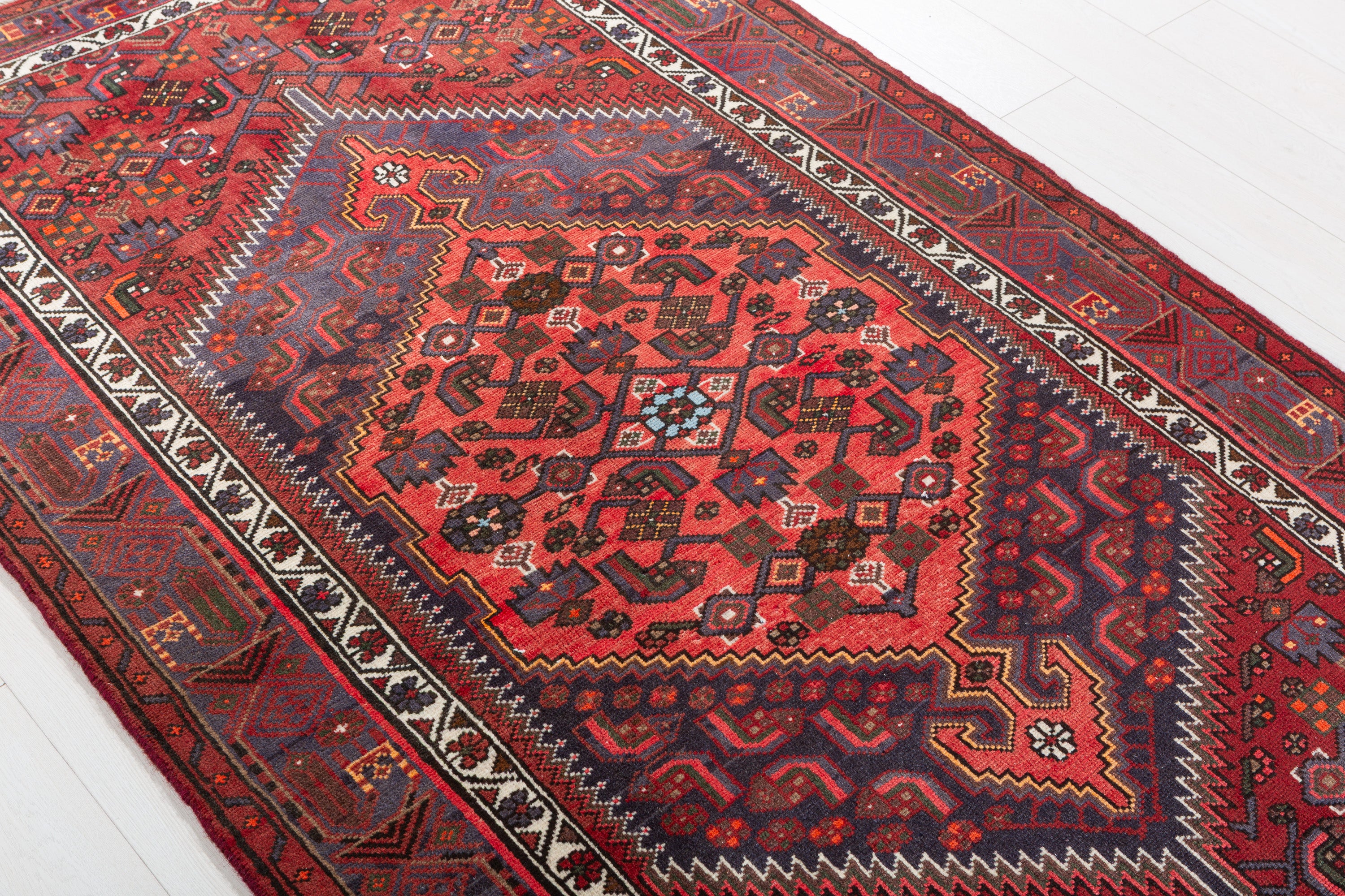 Vintage Rust Red Central Medallion Area Rug – 6' 10" x 4' 0" (209 x 122 cm)
