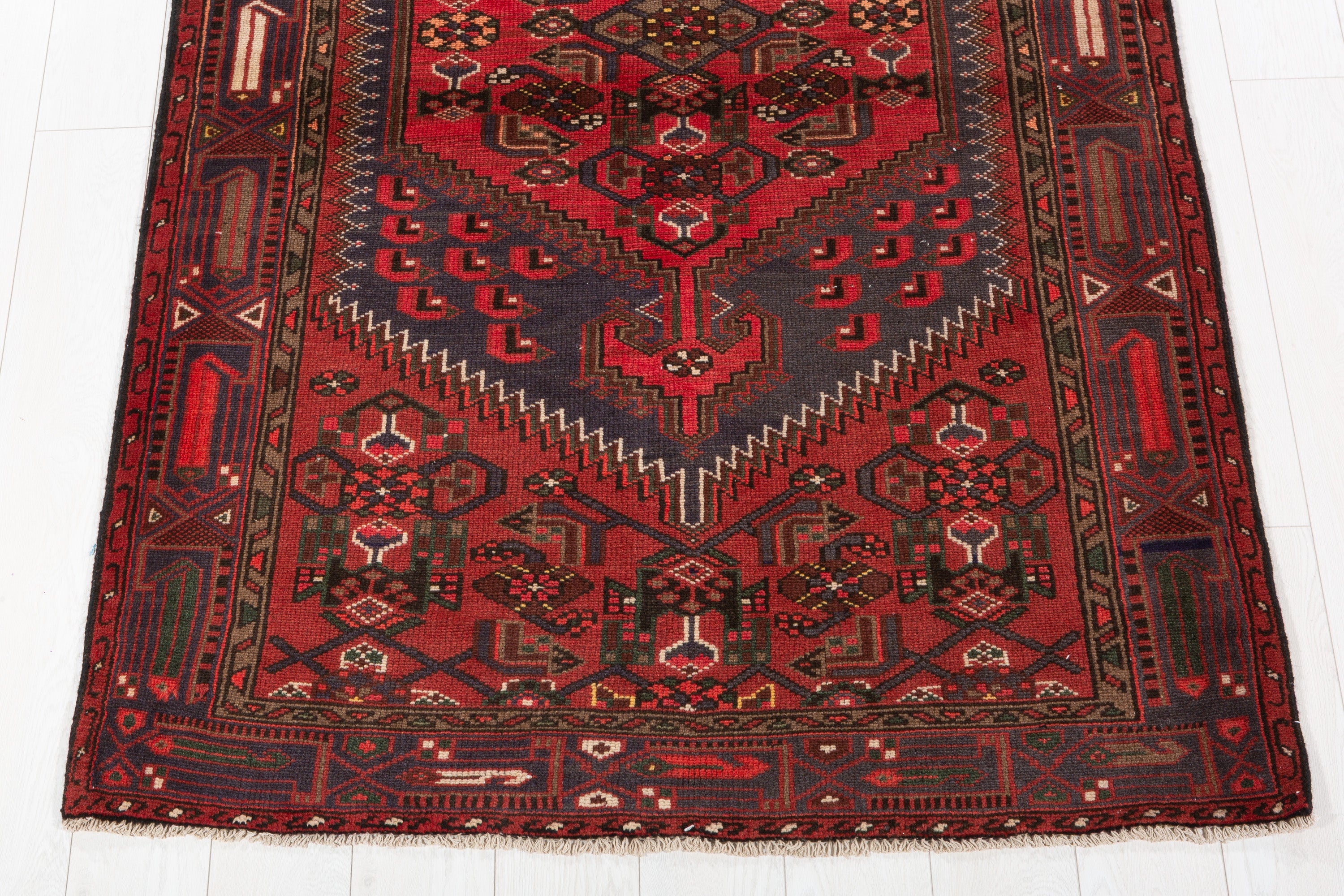 Vintage Red Stepped Medallion Area Rug – 6' 8" x 4' 1" (202 x 125 cm)