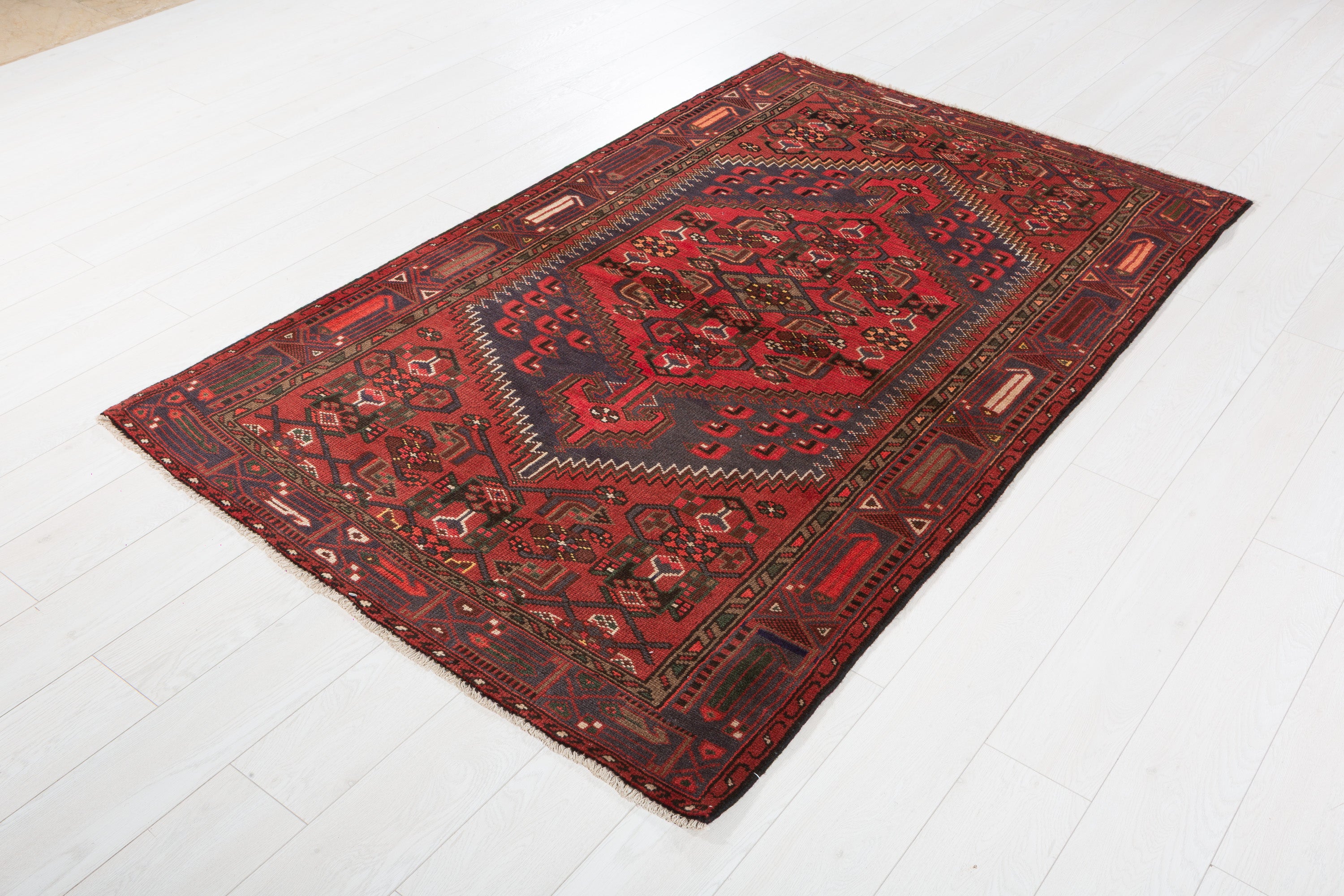 Vintage Red Stepped Medallion Area Rug – 6' 8" x 4' 1" (202 x 125 cm)