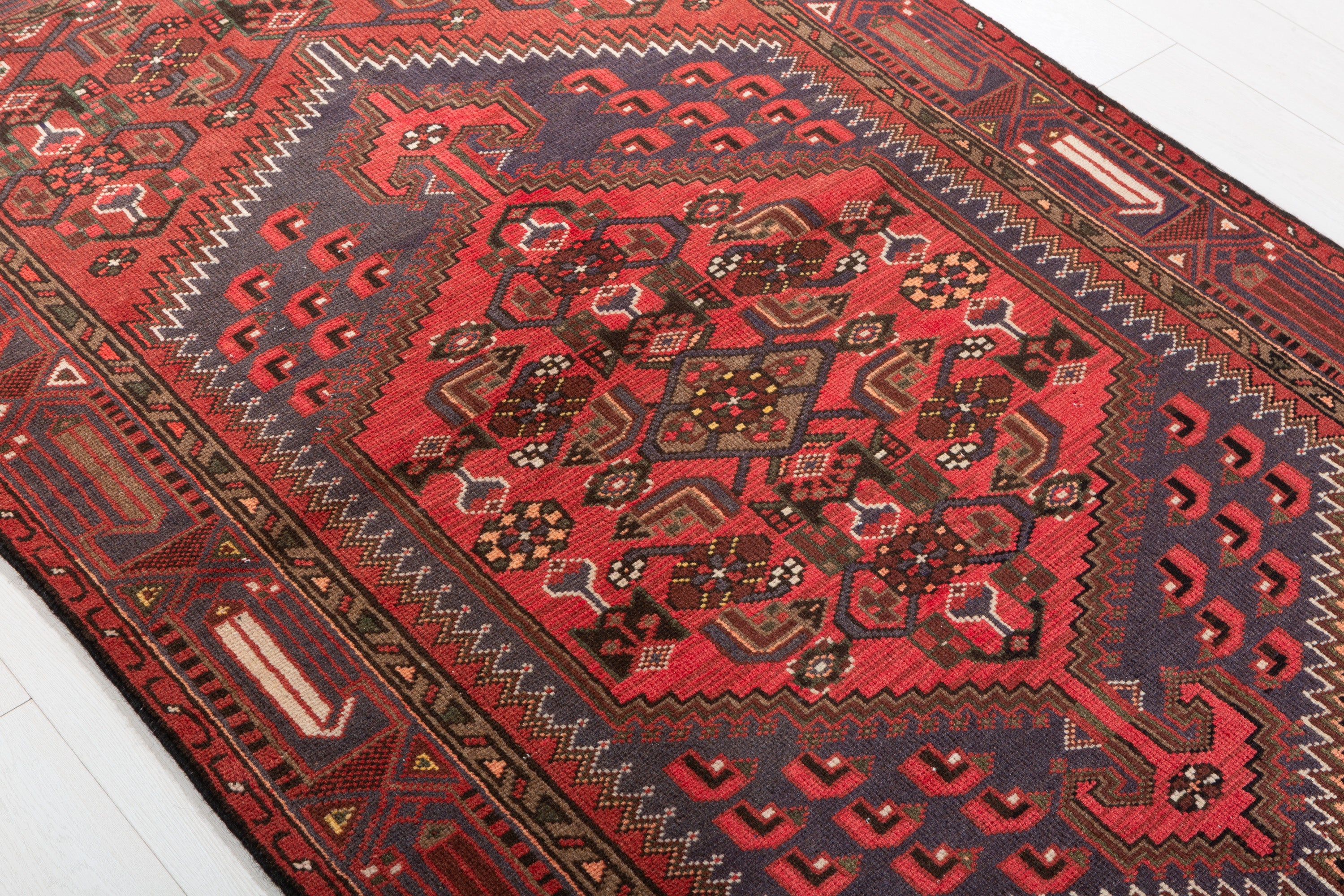 Vintage Red Stepped Medallion Area Rug – 6' 8" x 4' 1" (202 x 125 cm)