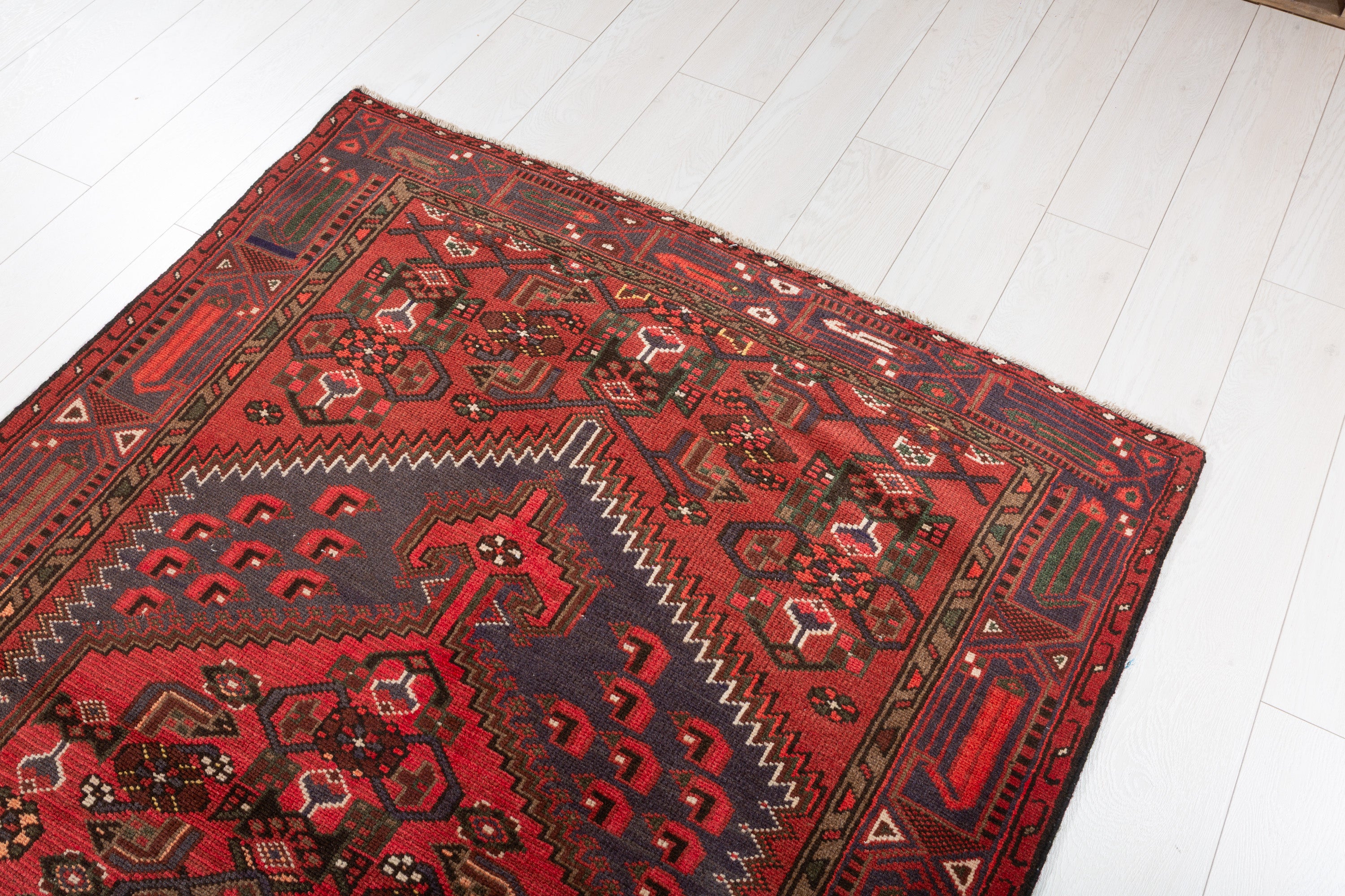 Vintage Red Stepped Medallion Area Rug – 6' 8" x 4' 1" (202 x 125 cm)