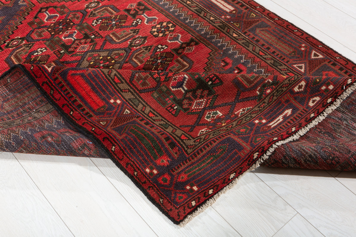 Vintage Red Stepped Medallion Area Rug – 6' 8" x 4' 1" (202 x 125 cm)