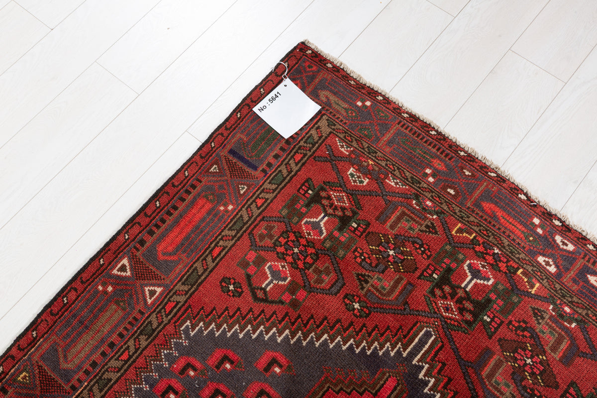 Vintage Red Stepped Medallion Area Rug – 6' 8" x 4' 1" (202 x 125 cm)