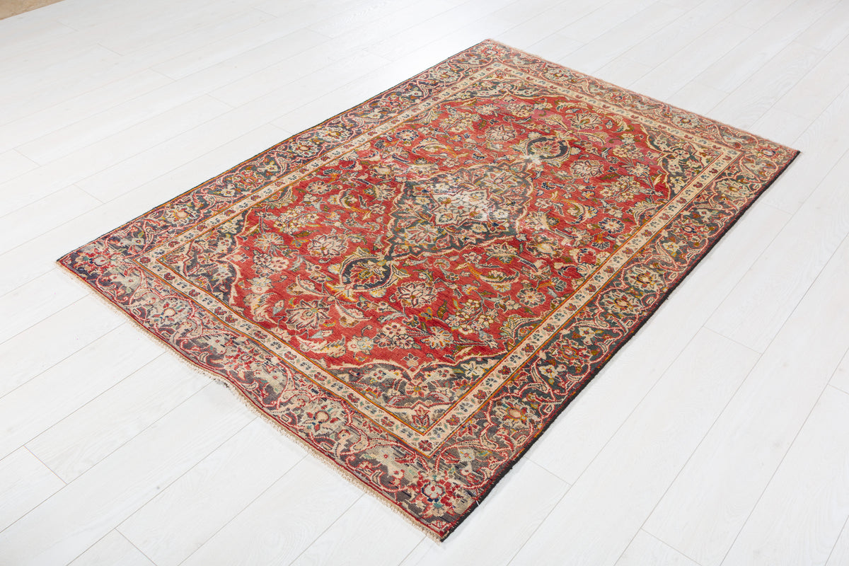 Antique Red Floral Area Rug – 6' 0" x 4' 0" (183 x 122 cm)