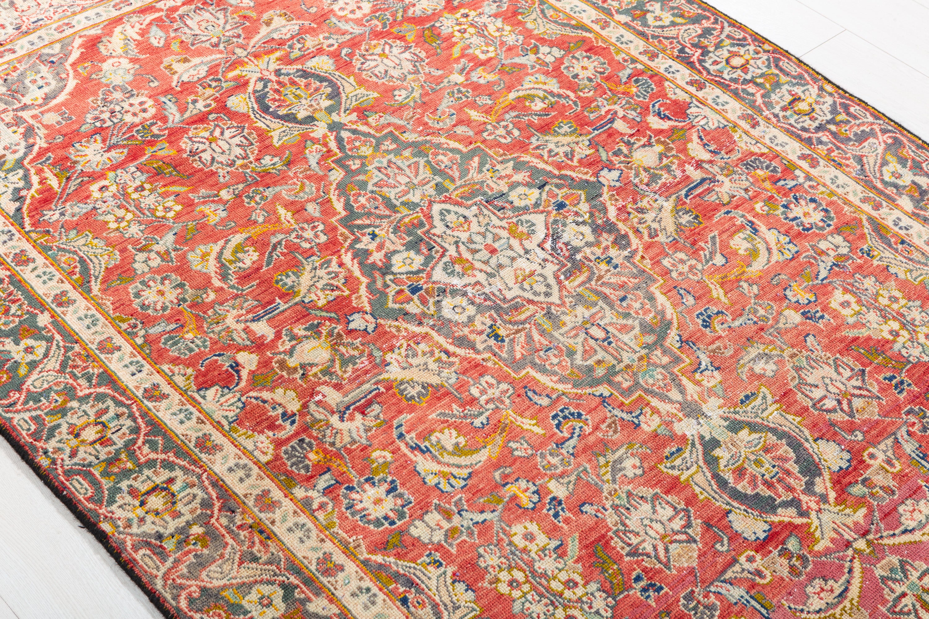 Antique Red Floral Area Rug – 6' 0" x 4' 0" (183 x 122 cm)