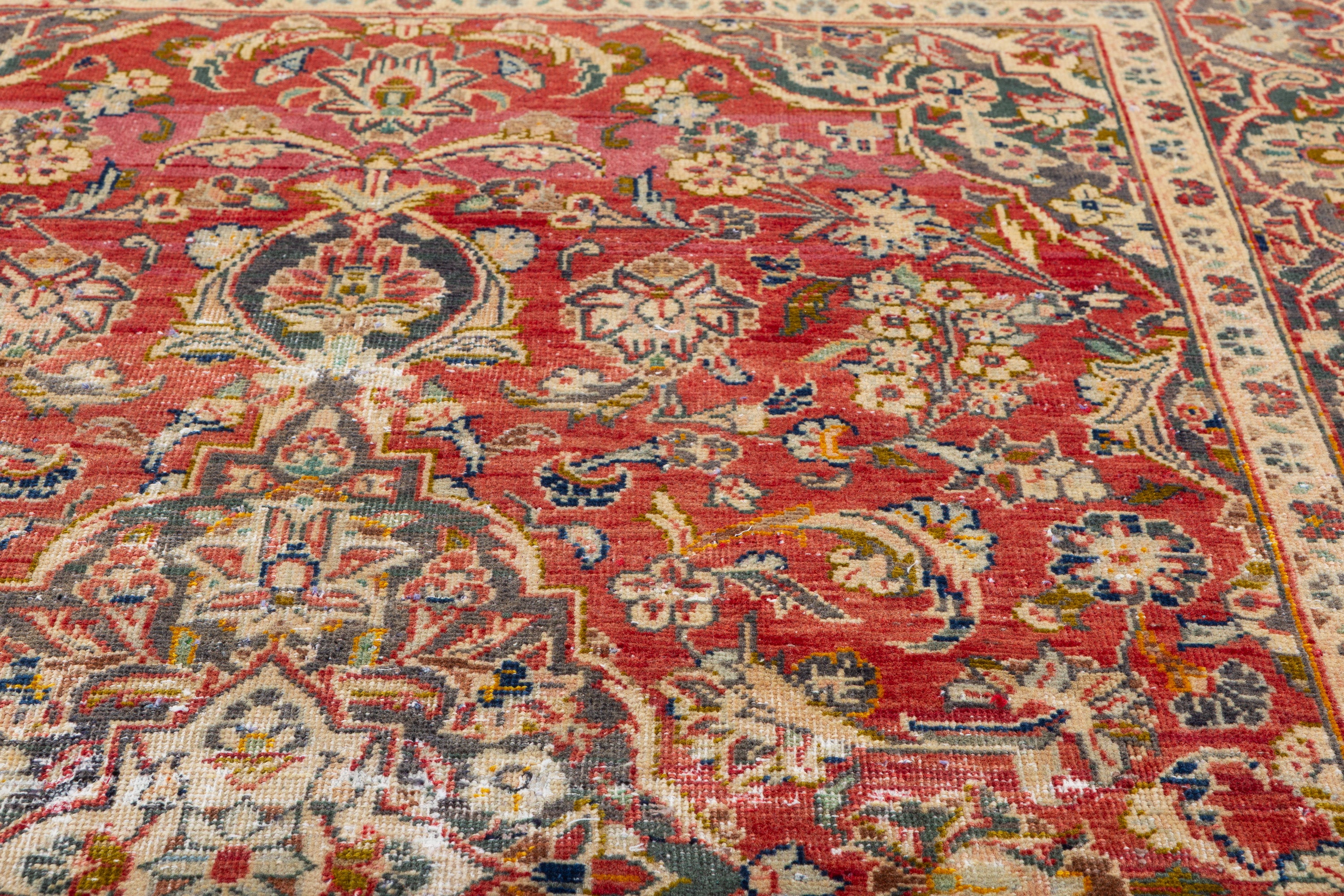 Antique Red Floral Area Rug – 6' 0" x 4' 0" (183 x 122 cm)