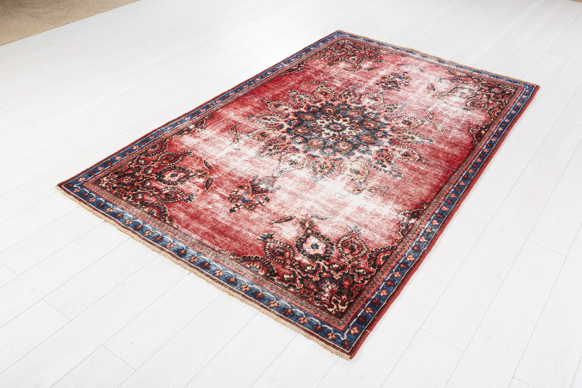 Antique Mashad Faded red Floral Area Rug – 7' 0" x 4' 5" (214 x 135 cm)