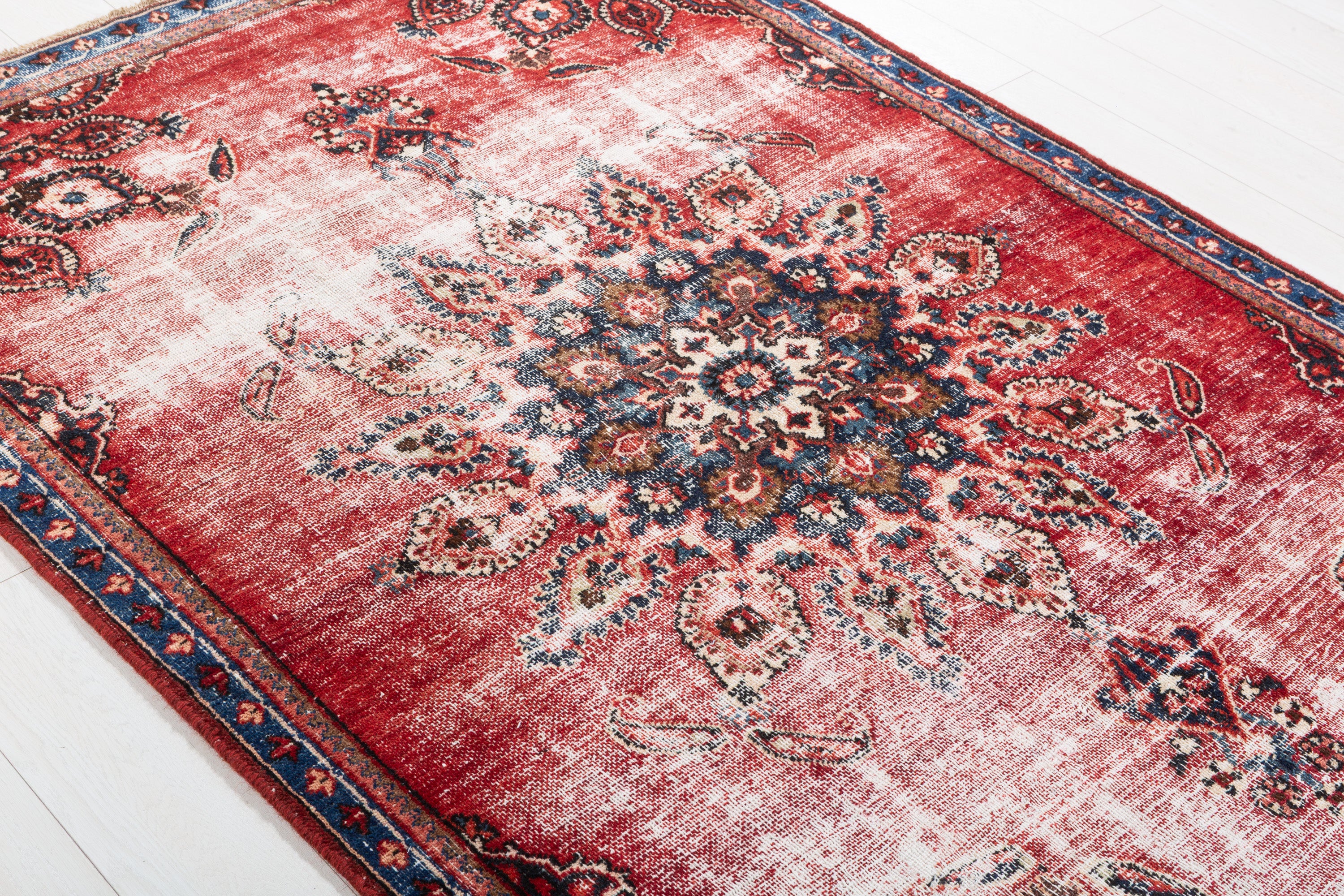 Antique Mashad Faded red Floral Area Rug – 7' 0" x 4' 5" (214 x 135 cm)