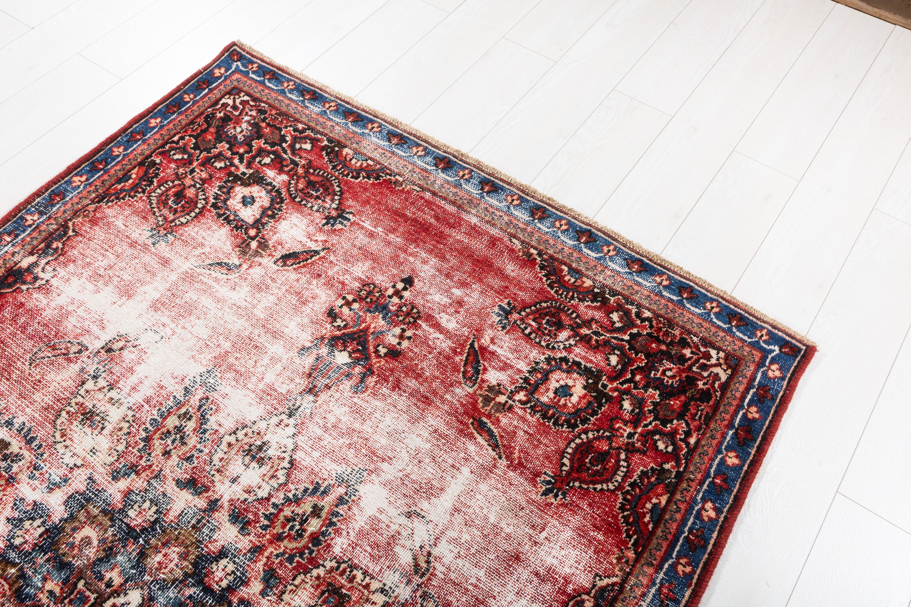 Antique Mashad Faded red Floral Area Rug – 7' 0" x 4' 5" (214 x 135 cm)