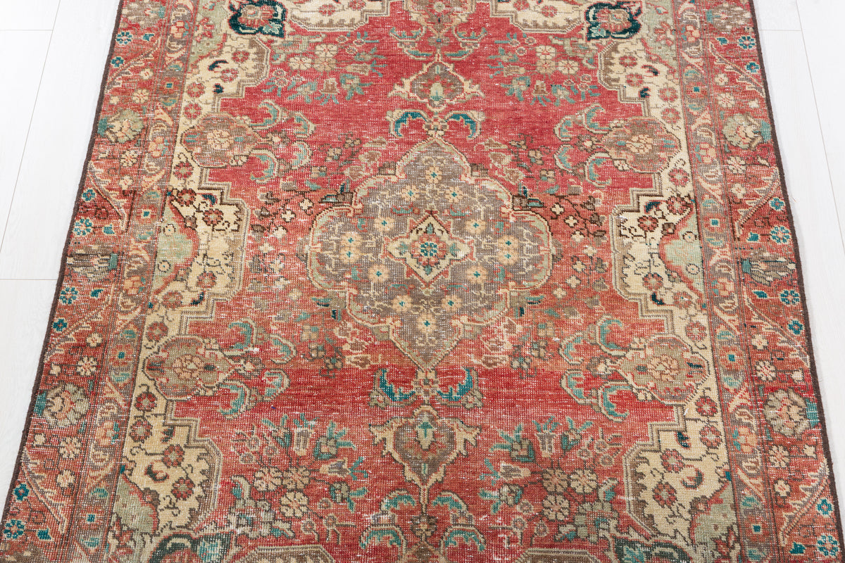 Antique Faded red, beige Floral Hand-Knotted Area Rug – 5' 11" x 4' 2" (180 x 126 cm)