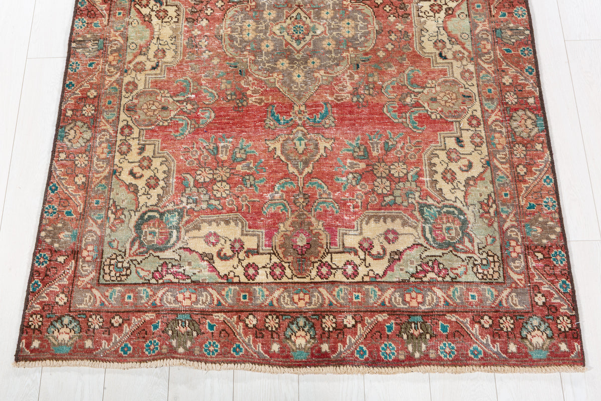 Antique Faded red, beige Floral Hand-Knotted Area Rug – 5' 11" x 4' 2" (180 x 126 cm)