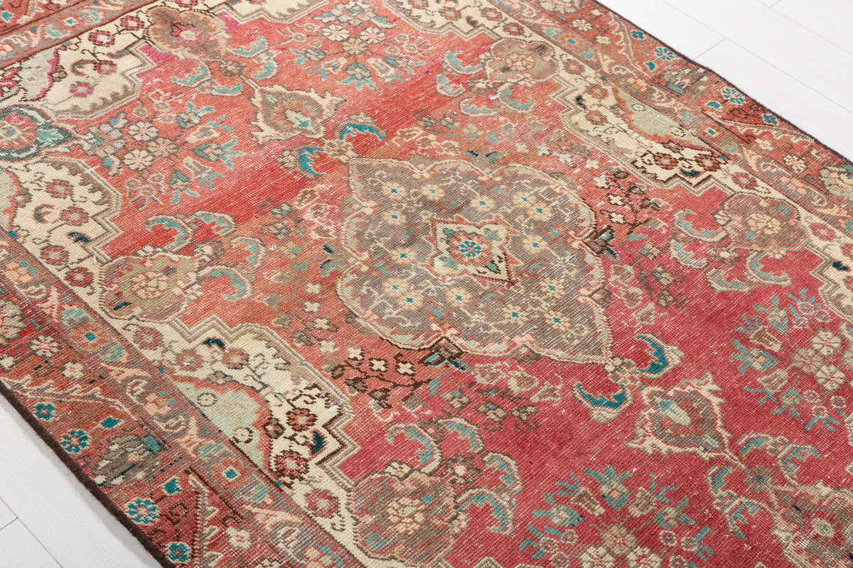 Antique Faded red, beige Floral Hand-Knotted Area Rug – 5' 11" x 4' 2" (180 x 126 cm)