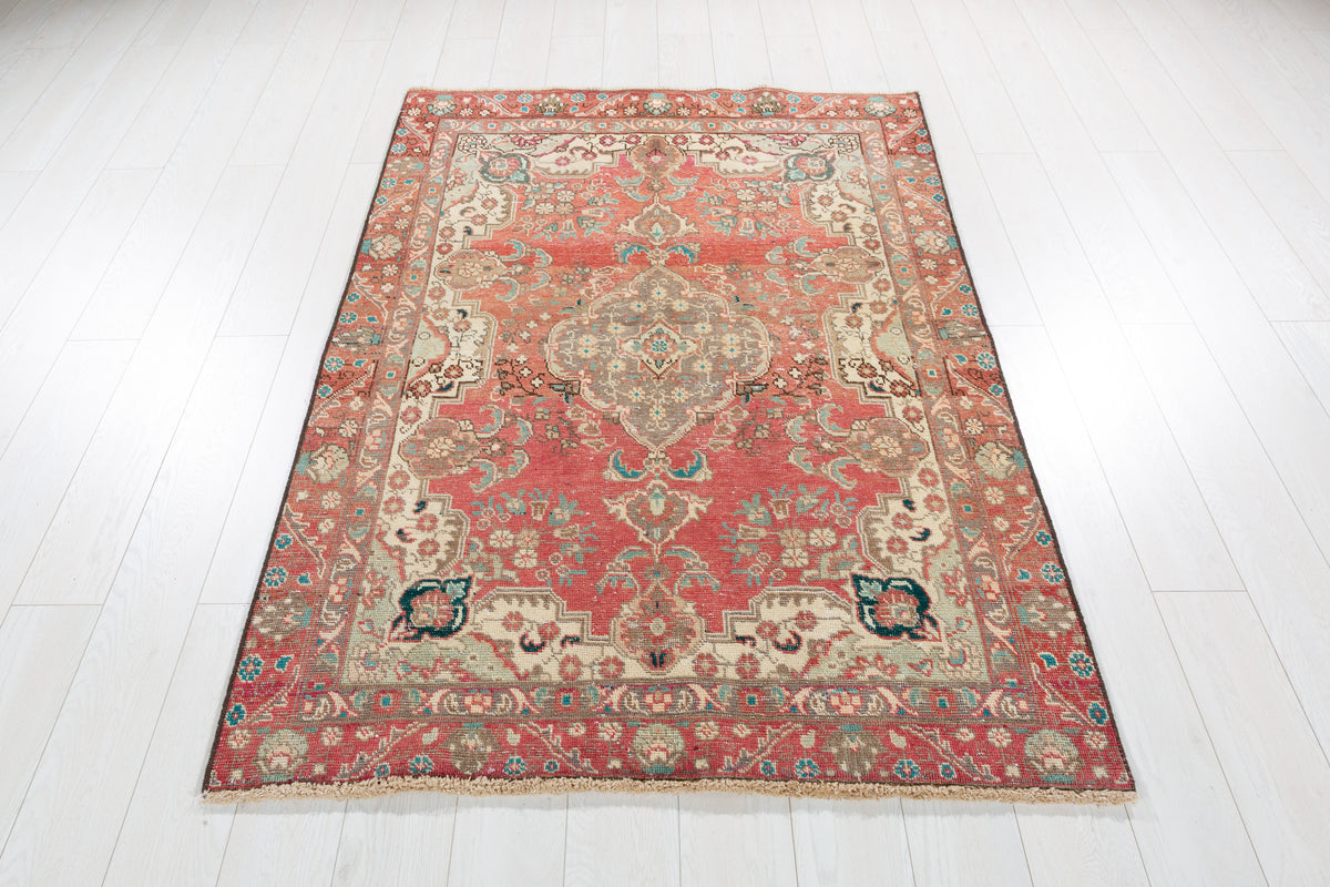 Antique Faded red, beige Floral Hand-Knotted Area Rug – 5' 11" x 4' 2" (180 x 126 cm)