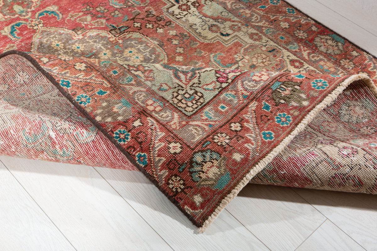 Antique Faded red, beige Floral Hand-Knotted Area Rug – 5' 11" x 4' 2" (180 x 126 cm)