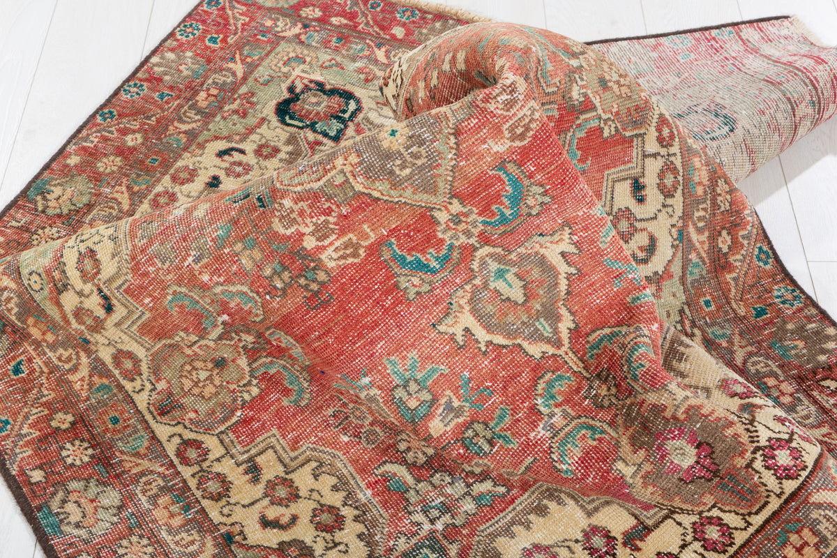 Antique Faded red, beige Floral Hand-Knotted Area Rug – 5' 11" x 4' 2" (180 x 126 cm)