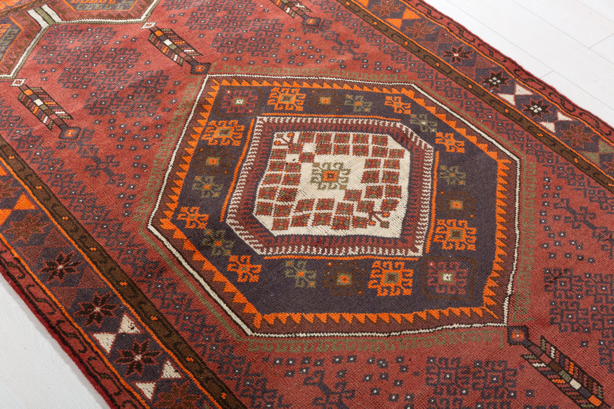 Tapis vintage rouge rouille et orange à motif géométrique – 6' 6" x 4' 1" (198 x 125 cm)