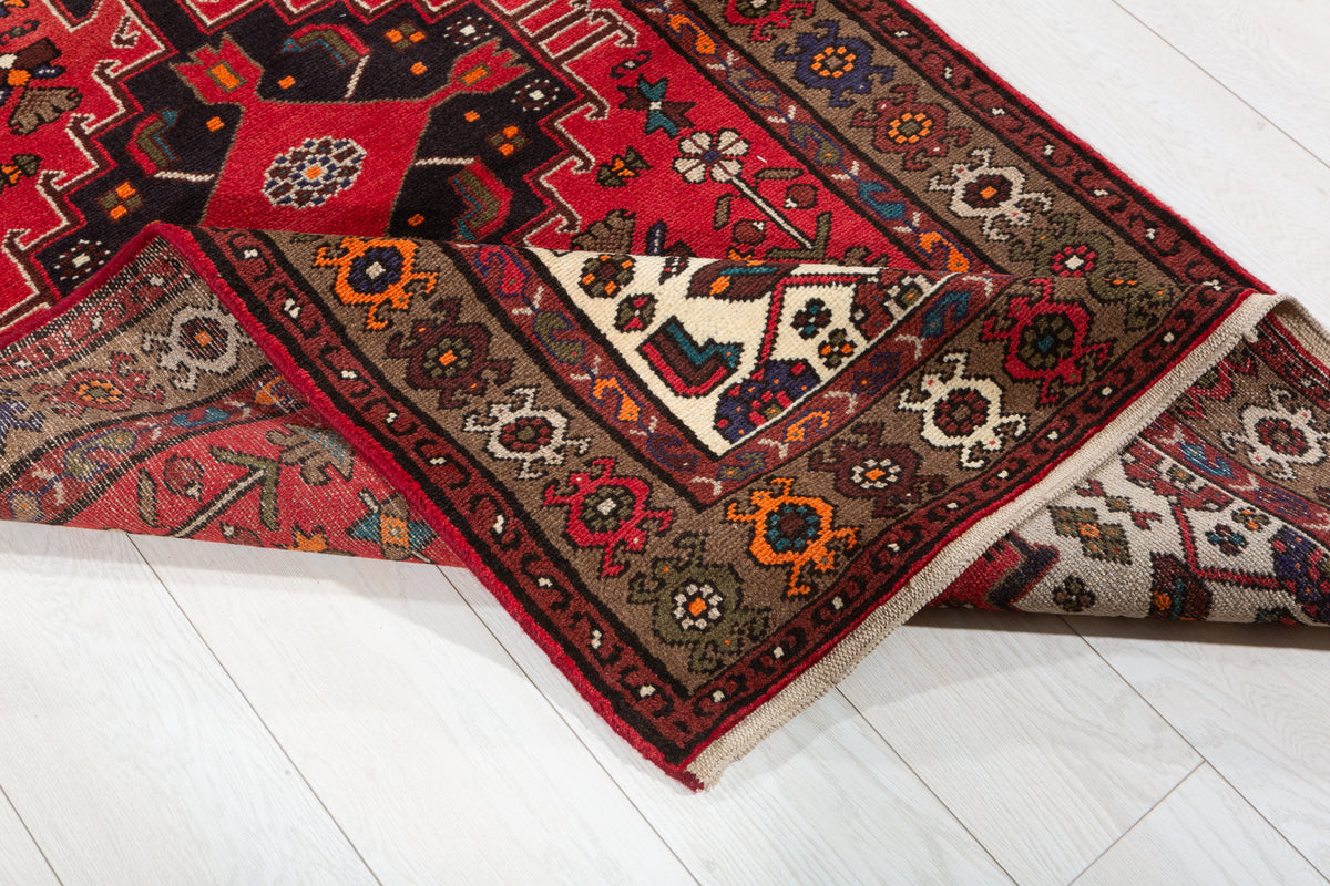 Tapis vintage rouge et brun à médaillon géométrique – 6' 1" x 3' 1" (185 x 95 cm)